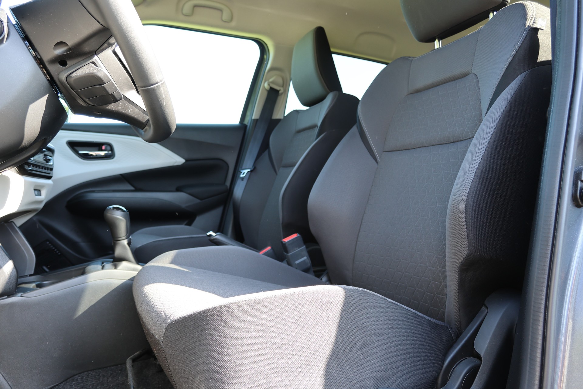 SUZUKI Swift 1.2 Sakura Hybrid-image-7