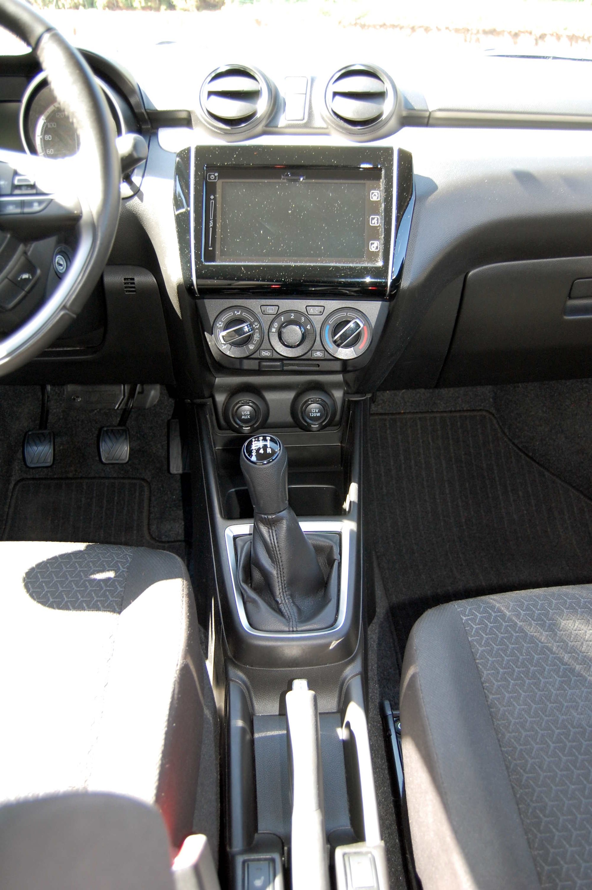 SUZUKI Swift 1.2 Compact + 4x4 Hybrid-image-9