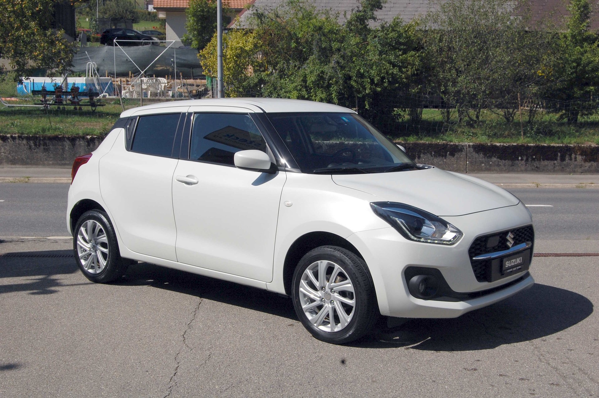SUZUKI Swift 1.2 Compact + 4x4 Hybrid-image-3