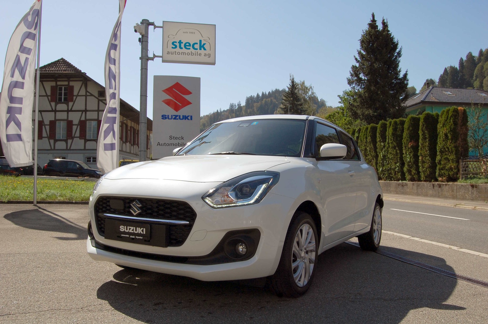 SUZUKI Swift 1.2 Compact + 4x4 Hybrid-image-0