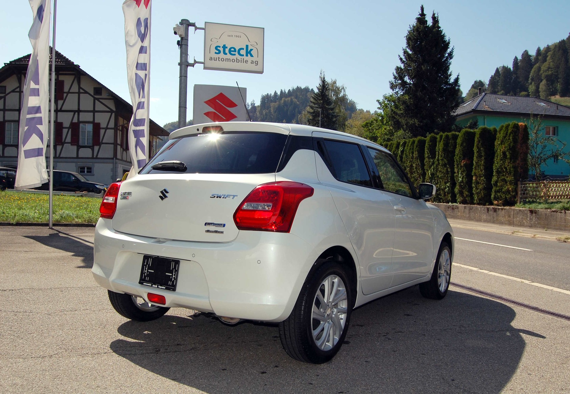 SUZUKI Swift 1.2 Compact + 4x4 Hybrid-image-4