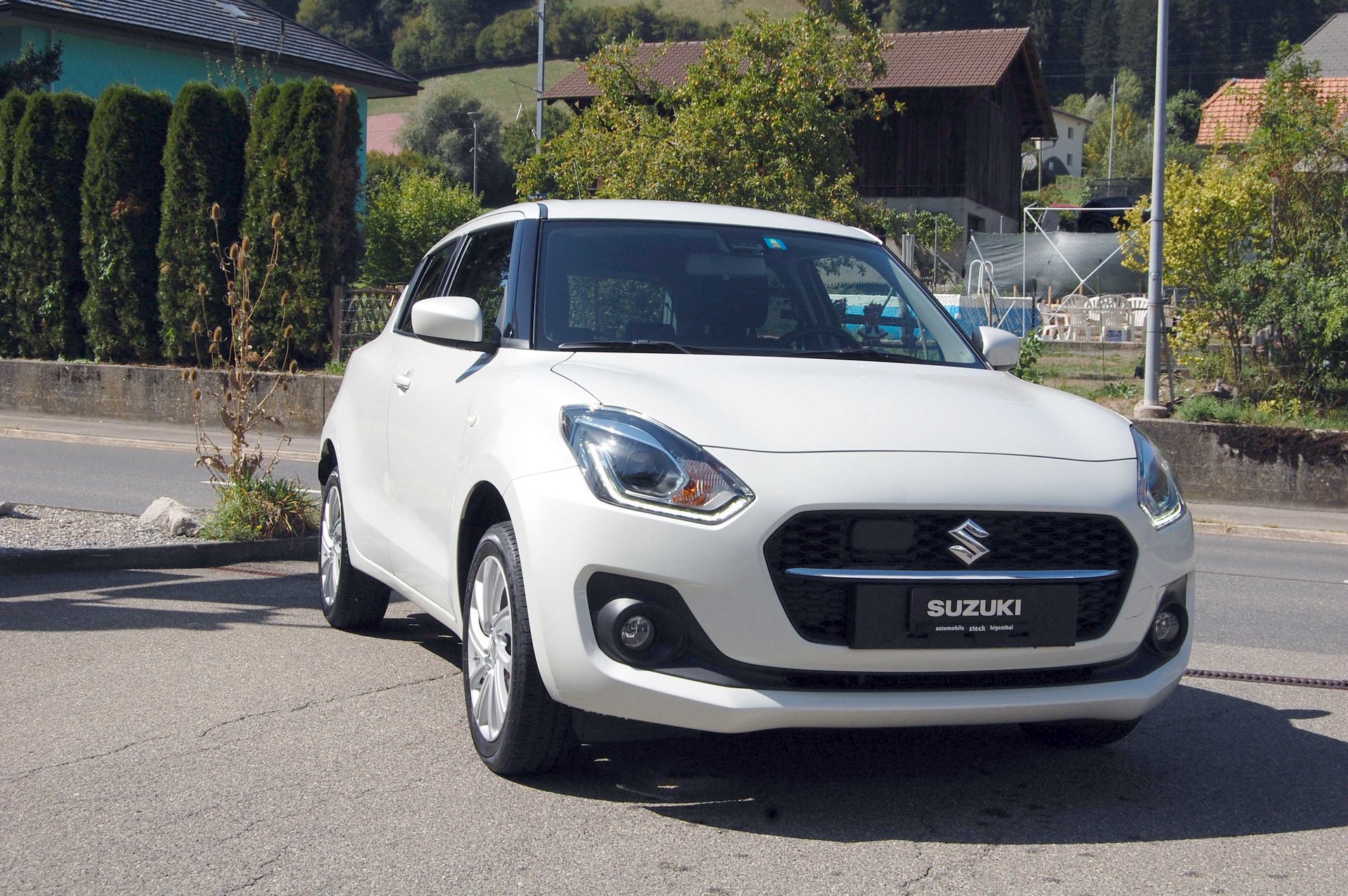 SUZUKI Swift 1.2 Compact + 4x4 Hybrid-image-2