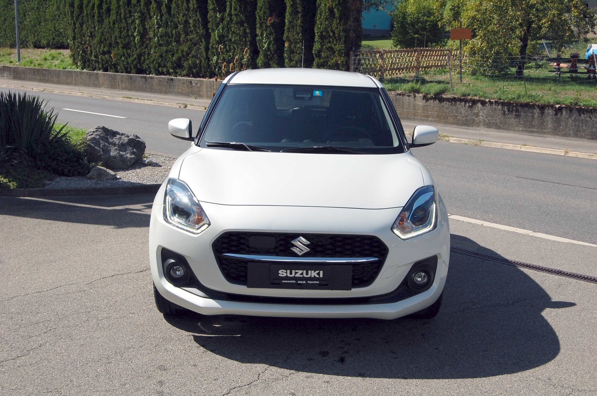 SUZUKI Swift 1.2 Compact + 4x4 Hybrid-image-1