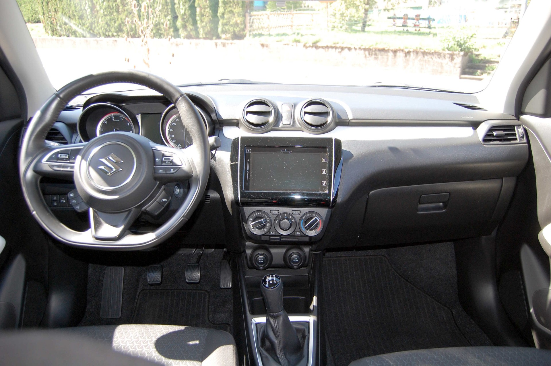 SUZUKI Swift 1.2 Compact + 4x4 Hybrid-image-8