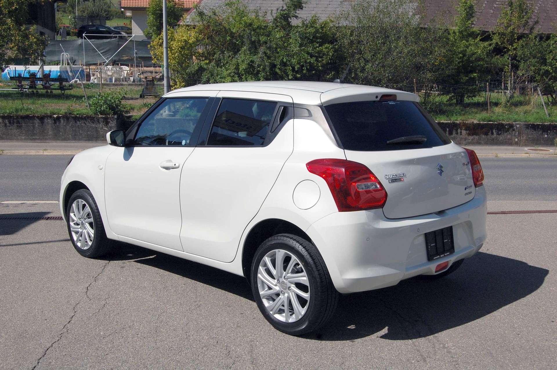 SUZUKI Swift 1.2 Compact + 4x4 Hybrid-image-5