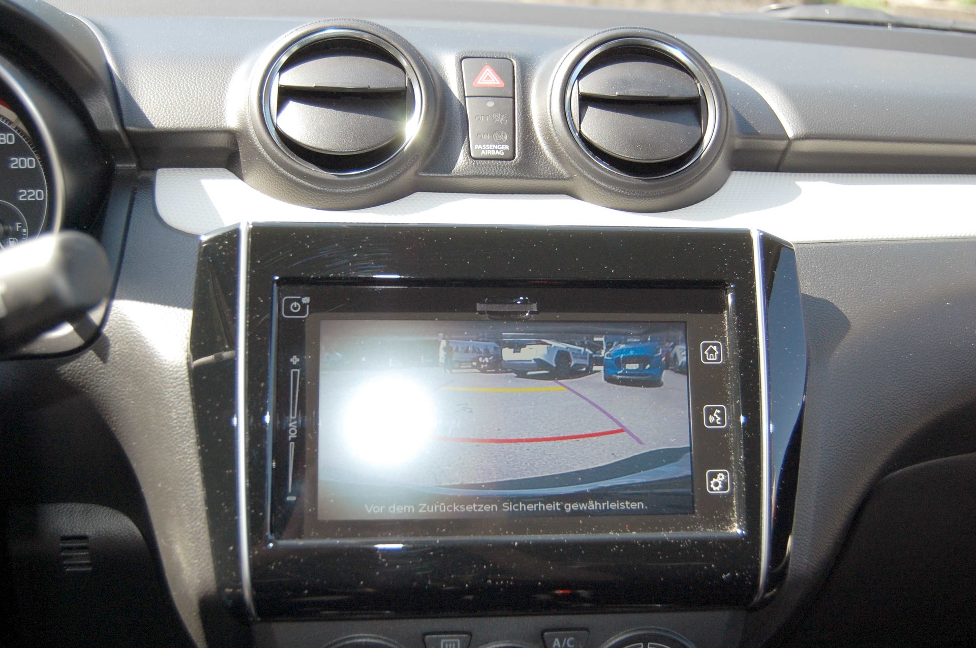 SUZUKI Swift 1.2 Compact + 4x4 Hybrid-image-10