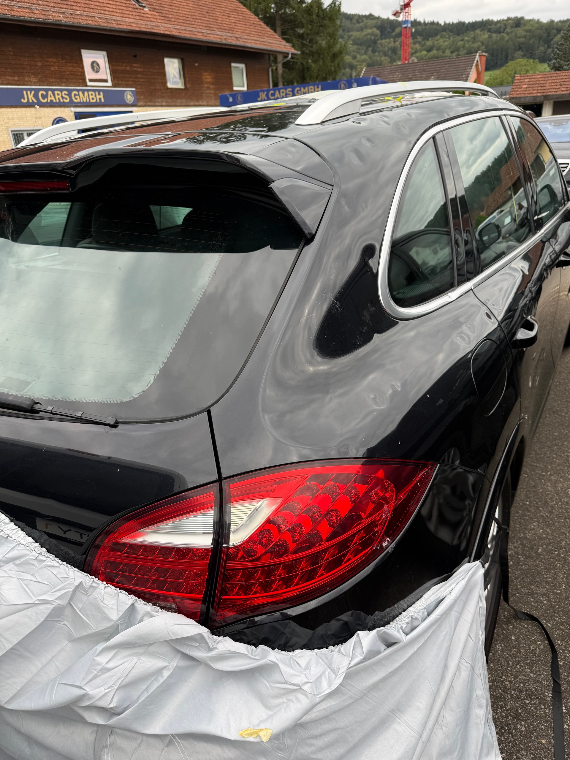 PORSCHE Cayenne S-showroom-element-3
