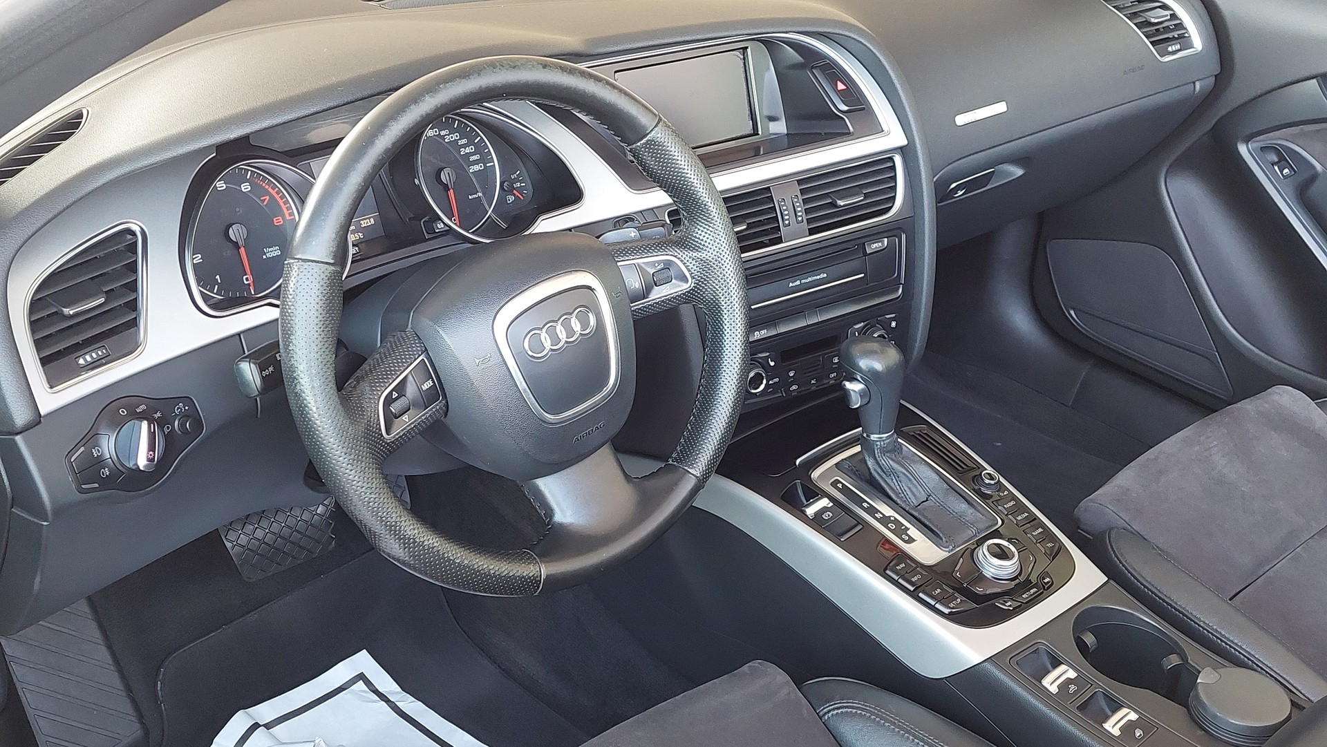 AUDI A5 Cabriolet 2.0 TFSI multitronic-image-9