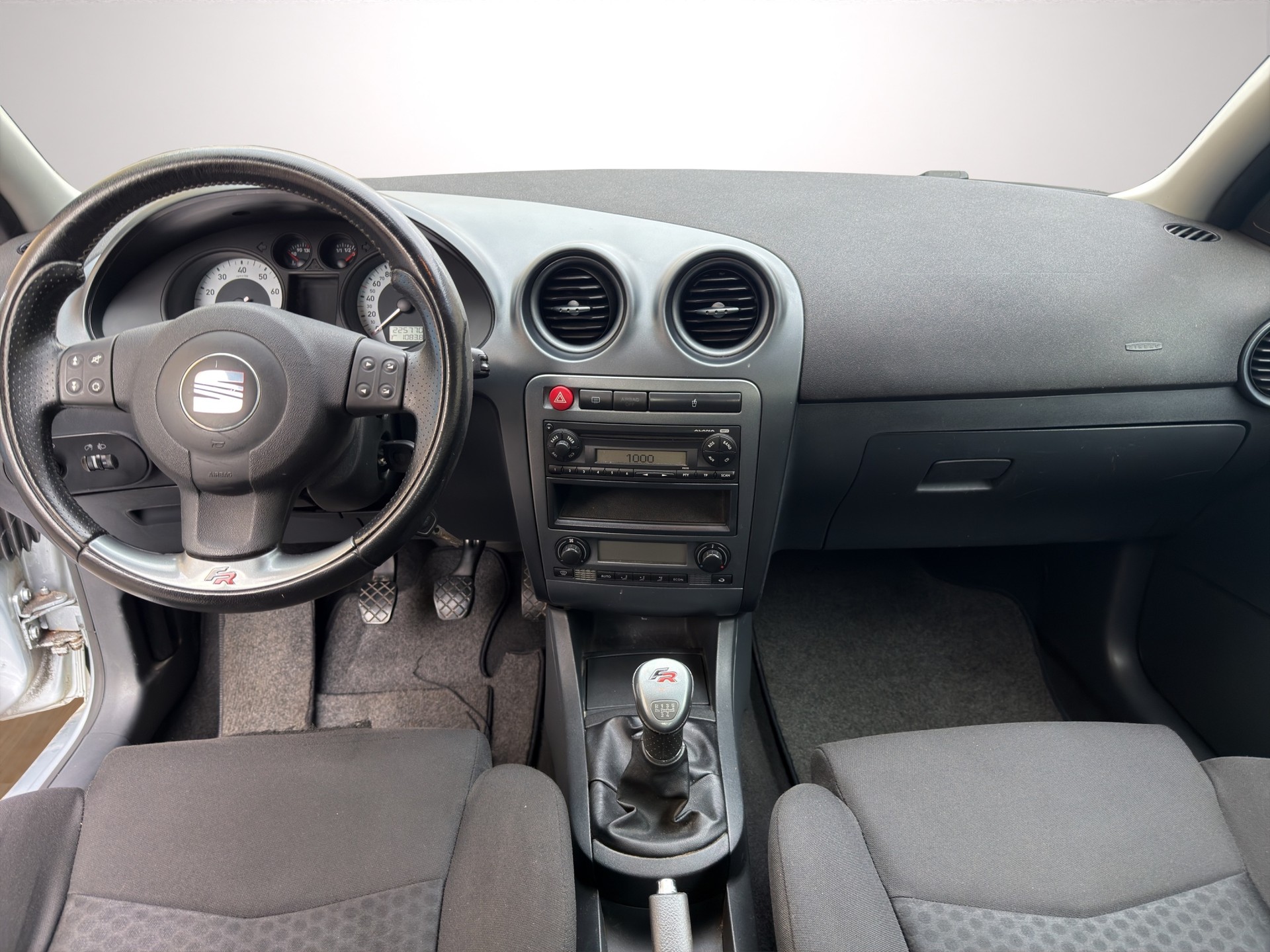 SEAT Ibiza 1.8 20V Turbo FR Joya Joker-image-12