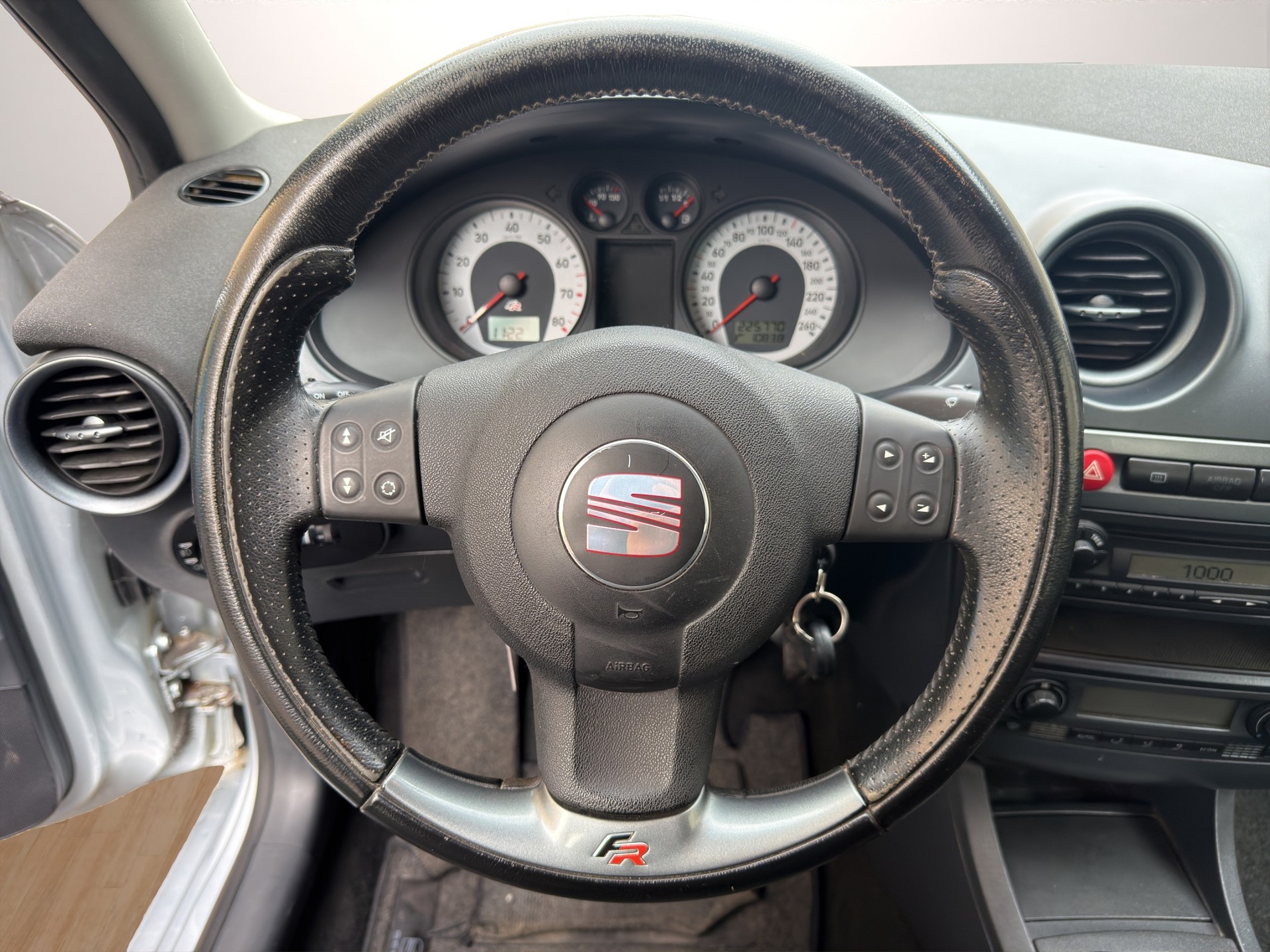 SEAT Ibiza 1.8 20V Turbo FR Joya Joker-image-9