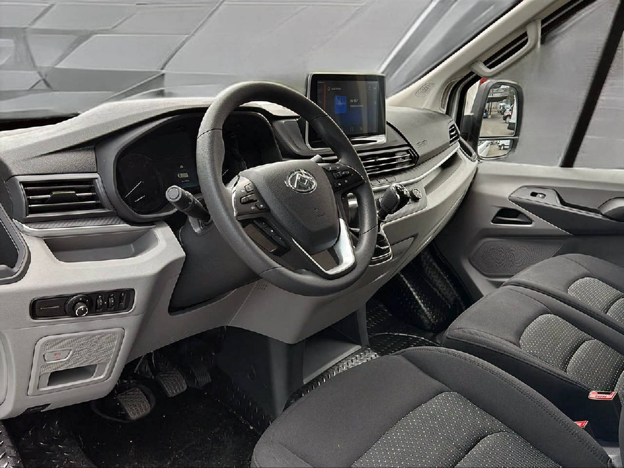 MAXUS Deliver 9 Kaw. L3H2 2.0 TD Luxury-image-8