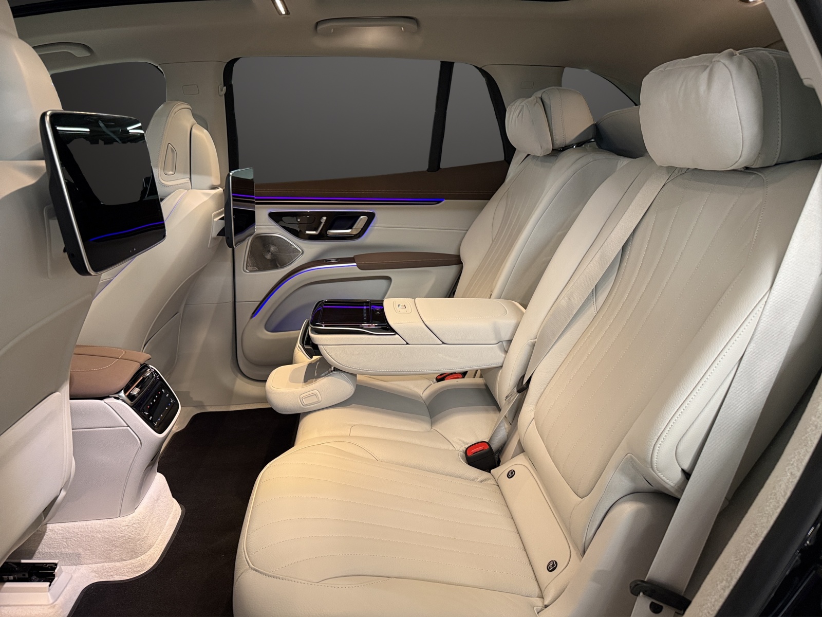MERCEDES-BENZ EQS SUV 580 4Matic-image-12