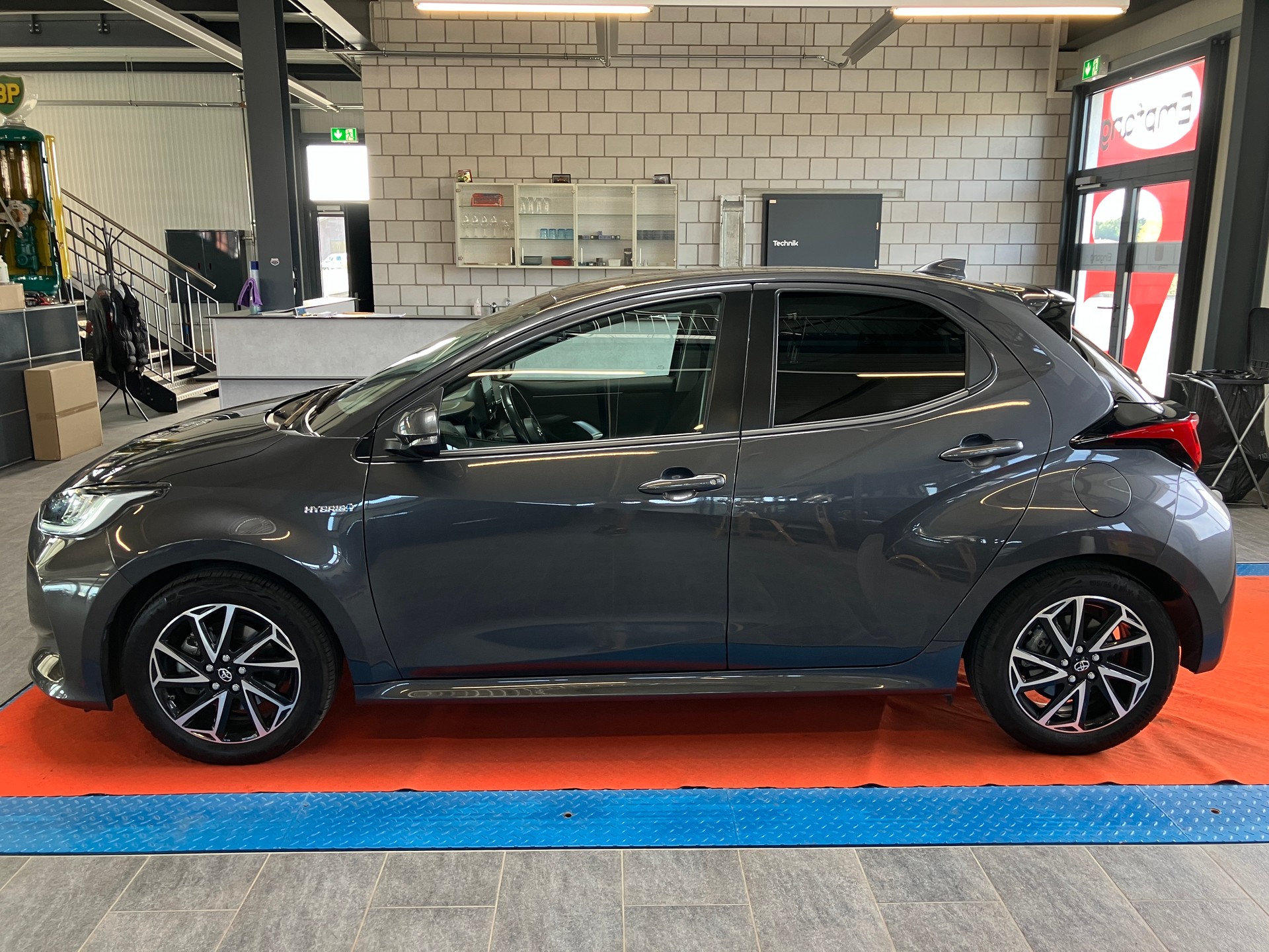 TOYOTA Yaris 1.5 Trend e-CVT HYBRID-image-5