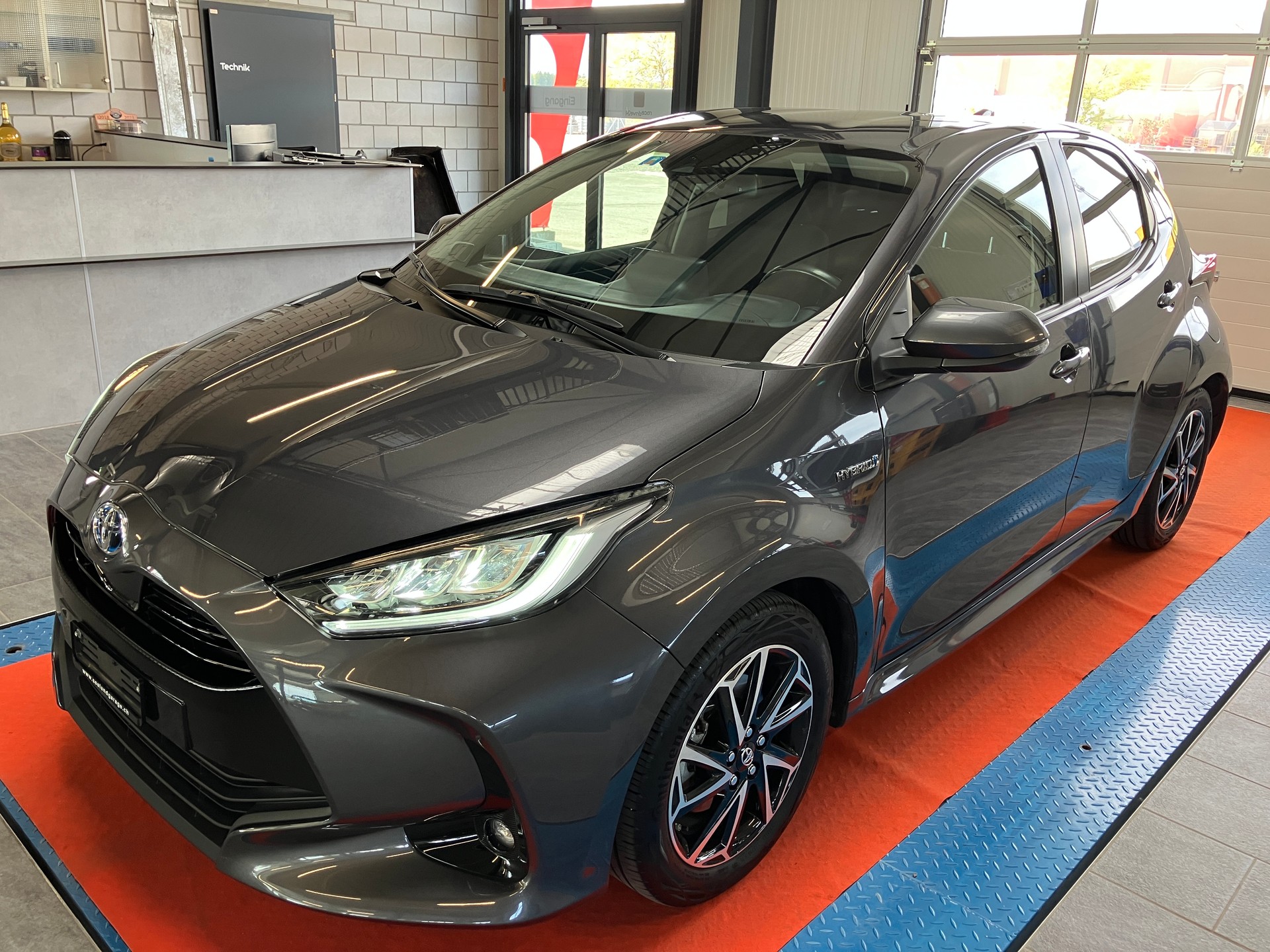 TOYOTA Yaris 1.5 Trend e-CVT HYBRID-image-4