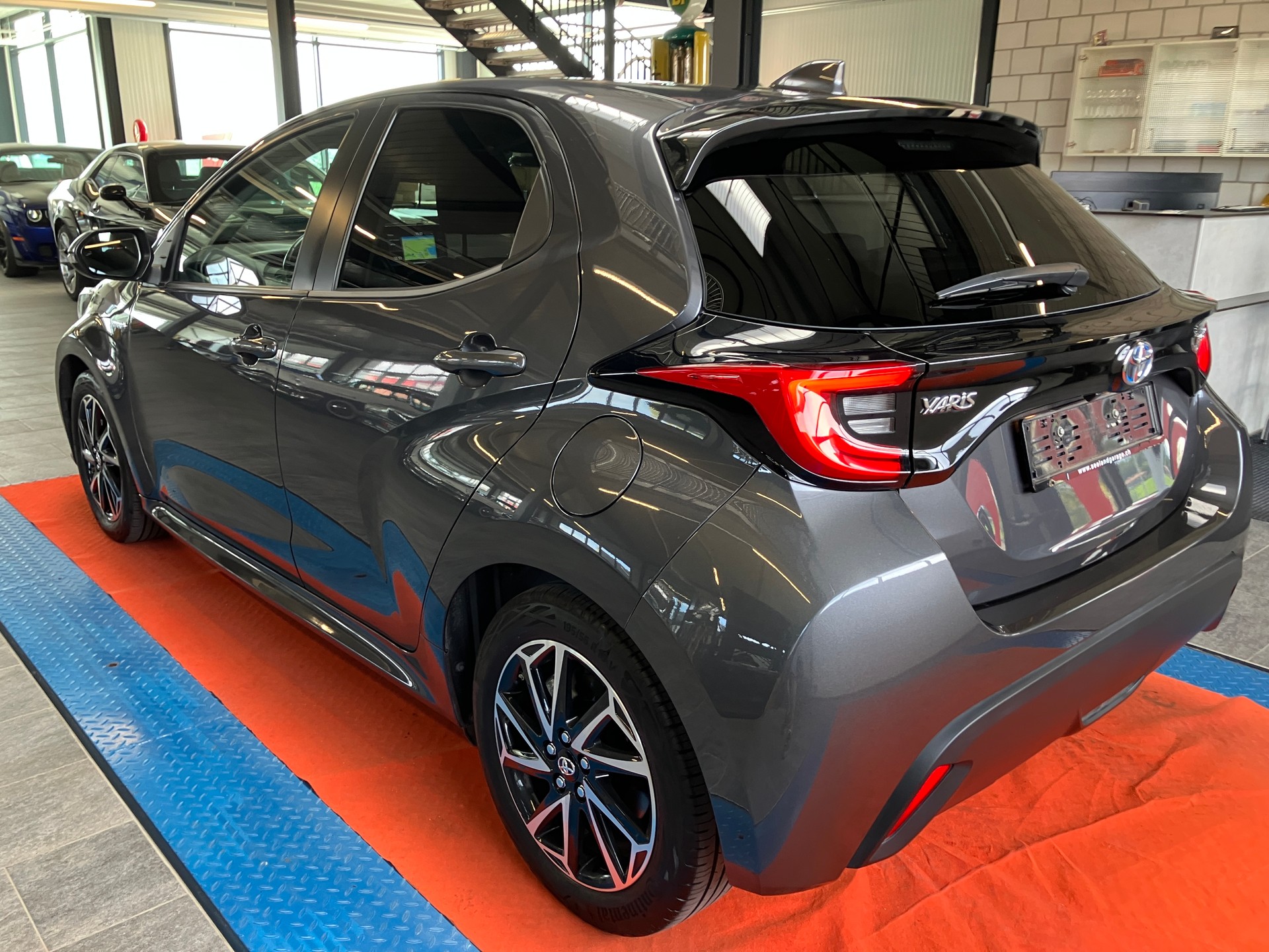 TOYOTA Yaris 1.5 Trend e-CVT HYBRID-image-8