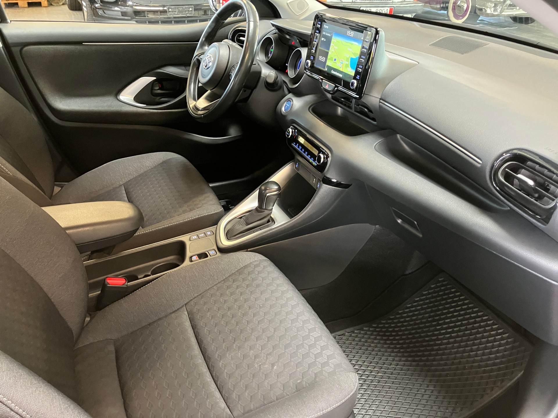TOYOTA Yaris 1.5 Trend e-CVT HYBRID-image-12