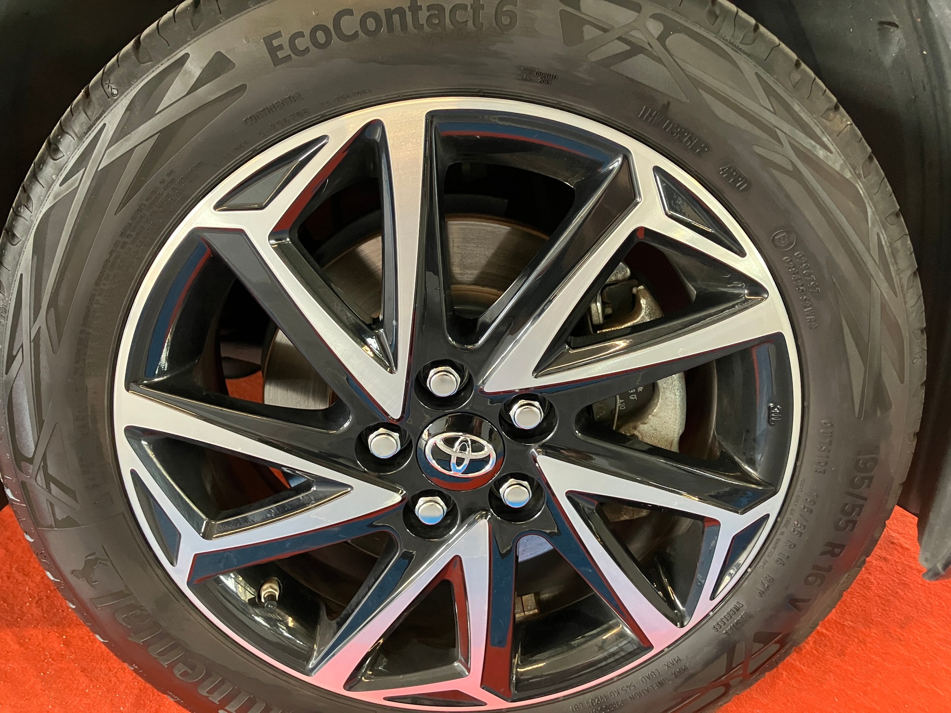 TOYOTA Yaris 1.5 Trend e-CVT HYBRID-image-2