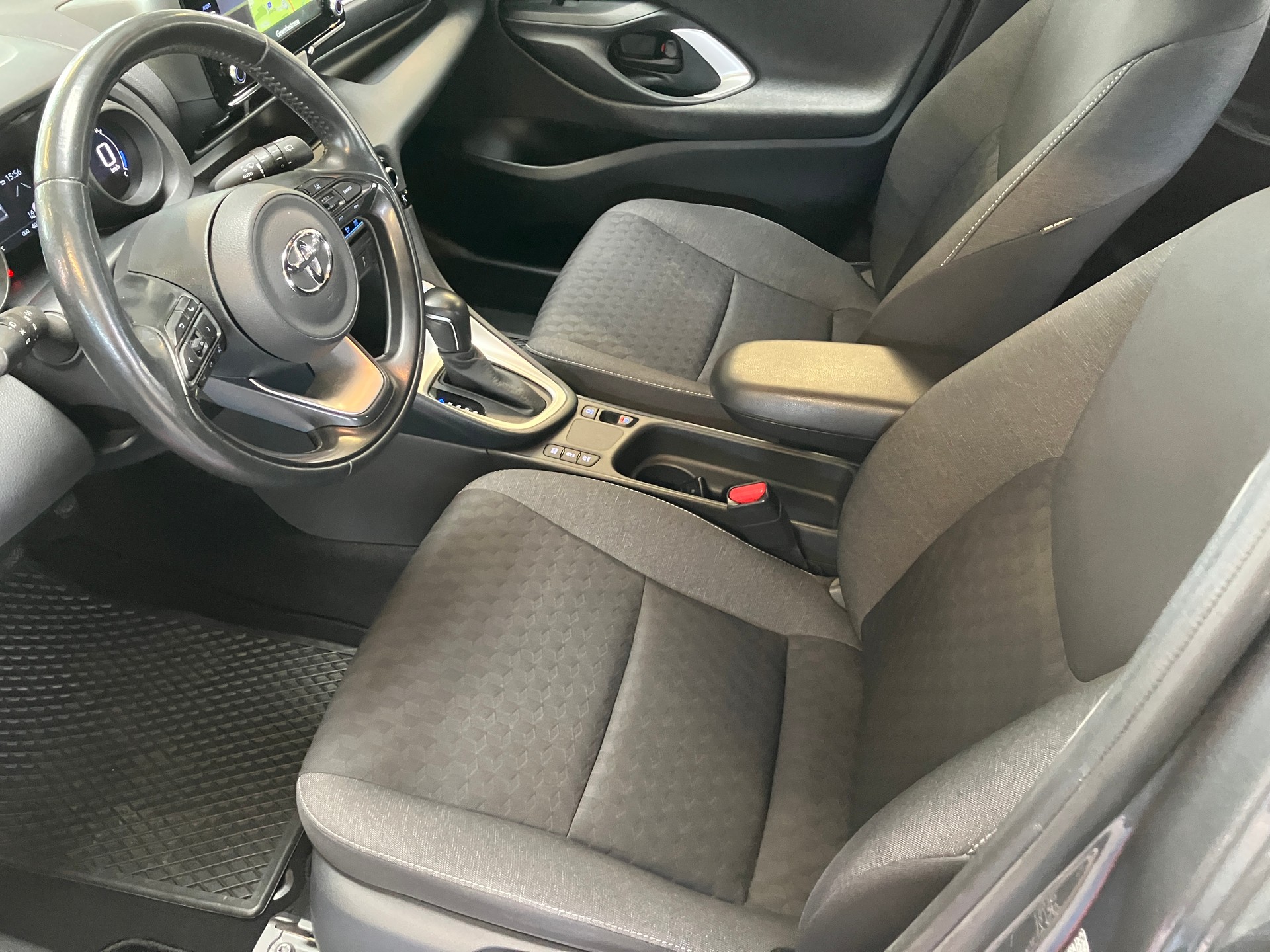 TOYOTA Yaris 1.5 Trend e-CVT HYBRID-image-22