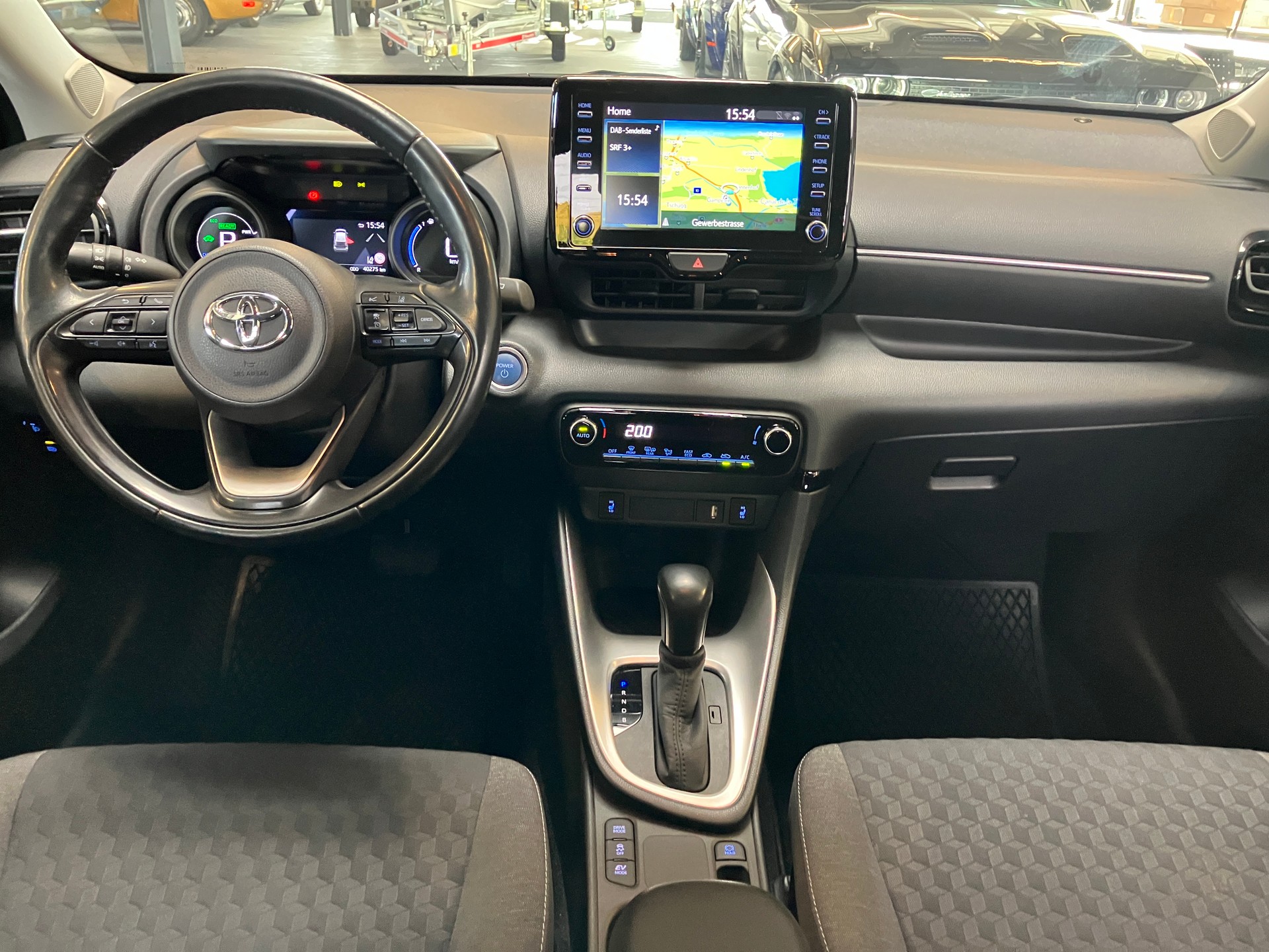 TOYOTA Yaris 1.5 Trend e-CVT HYBRID-image-17
