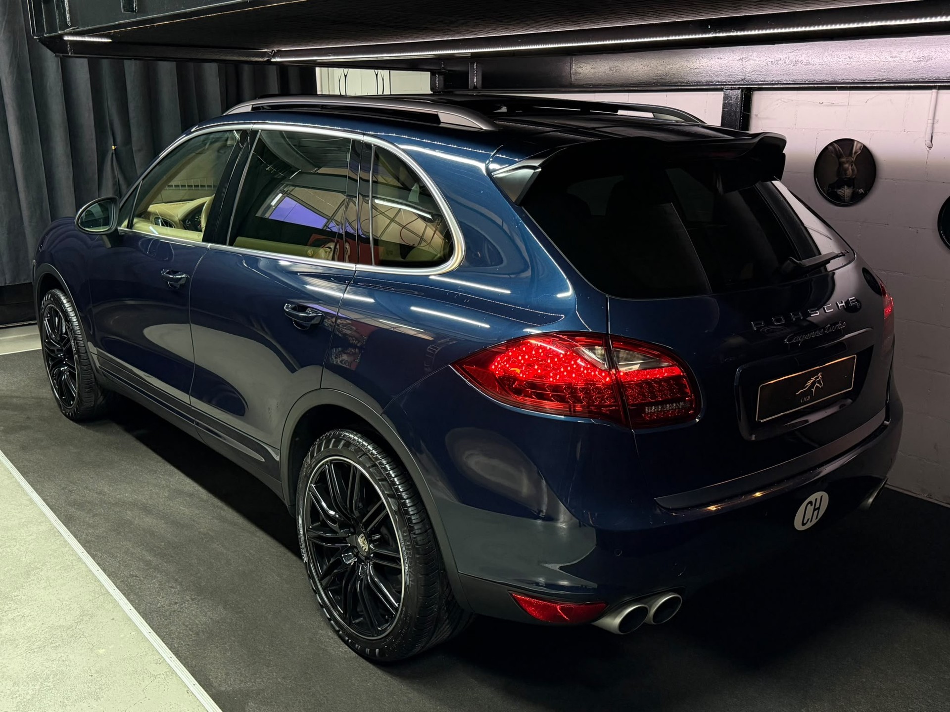 PORSCHE Cayenne Turbo-image-4