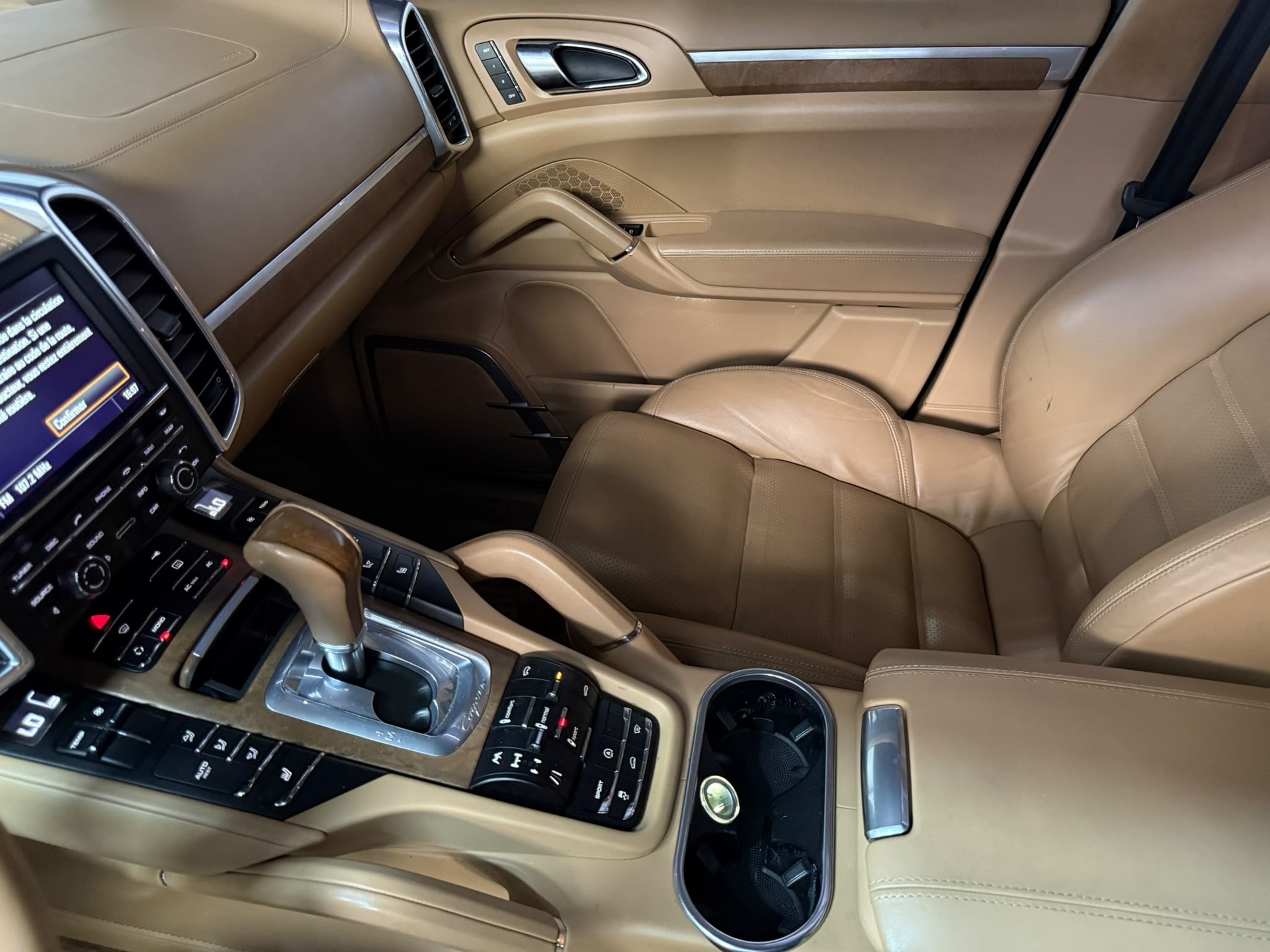 PORSCHE Cayenne Turbo-image-14