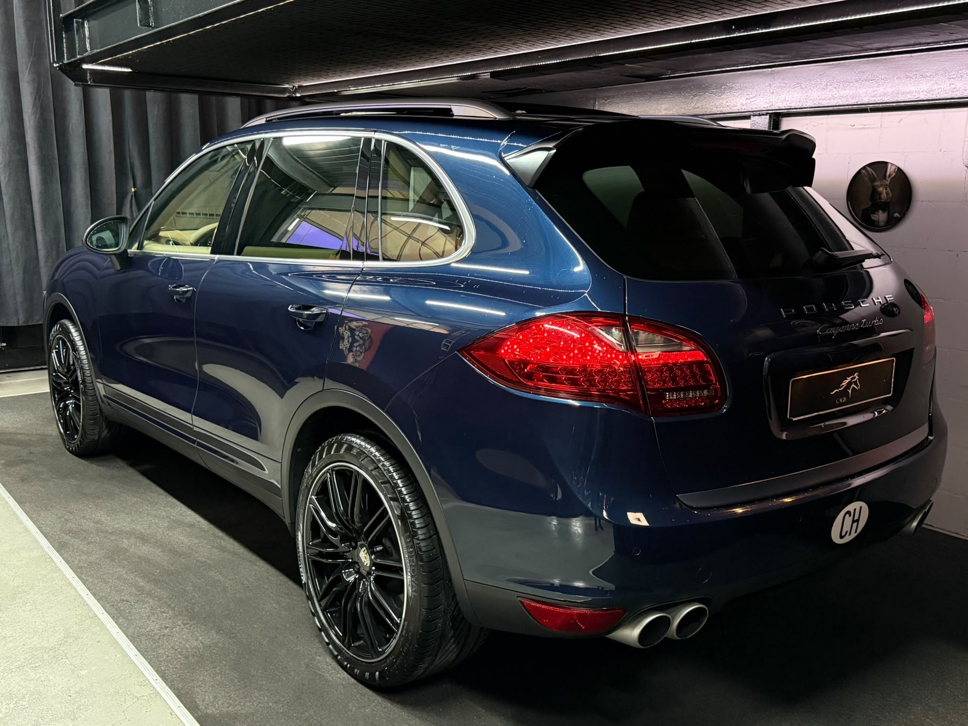 PORSCHE Cayenne Turbo-image-5