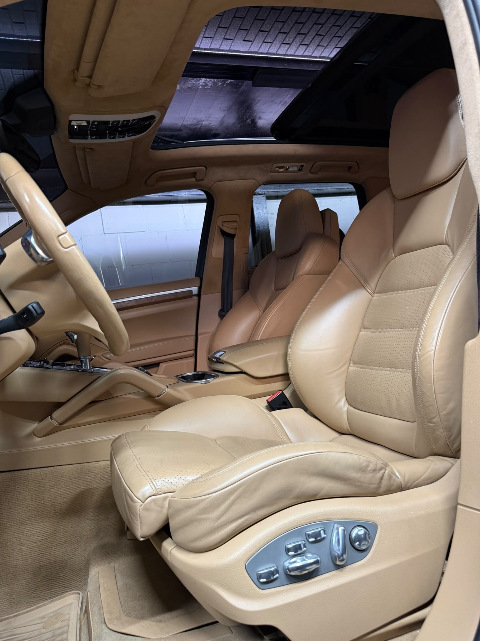 PORSCHE Cayenne Turbo-image-9