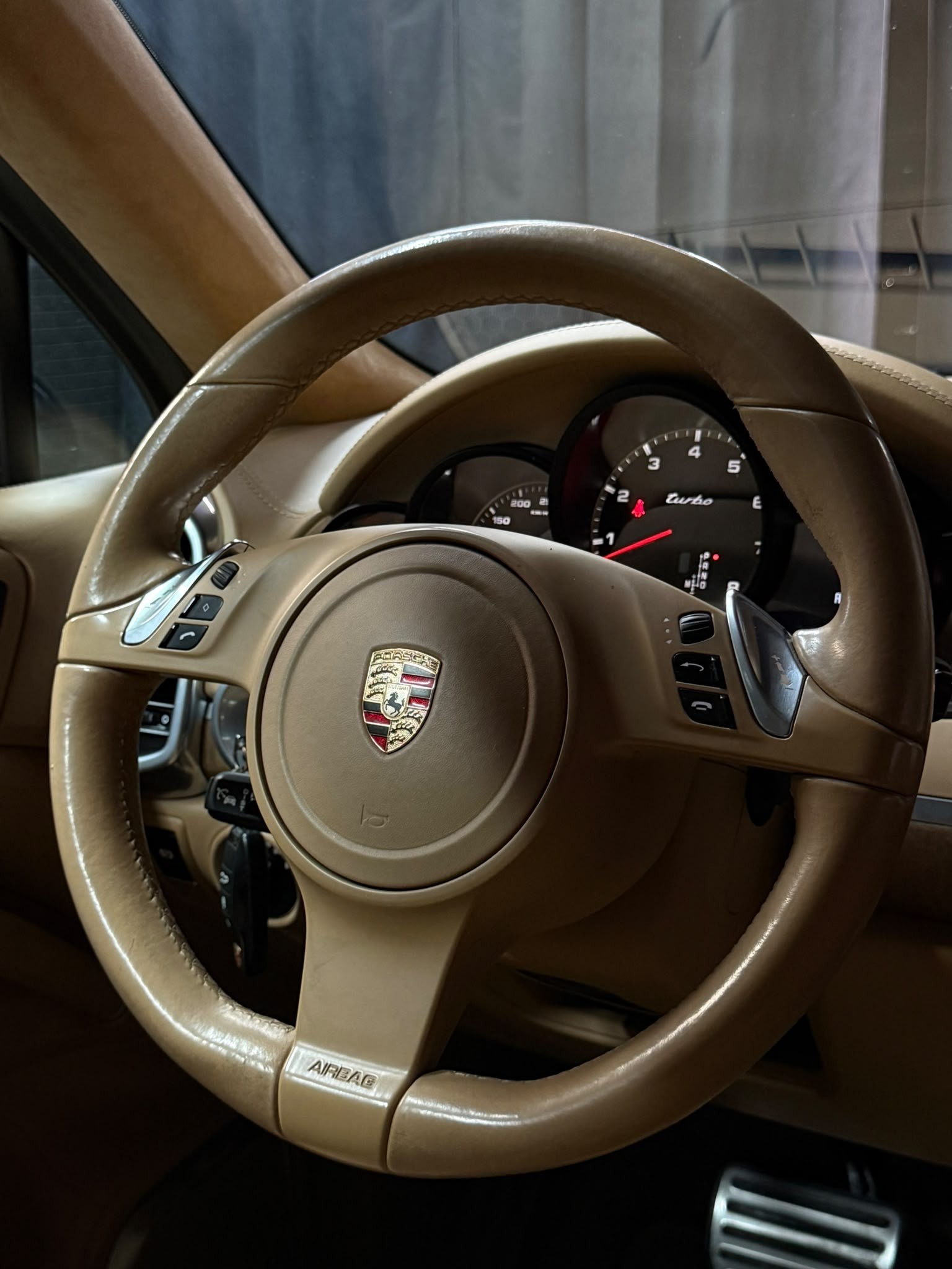 PORSCHE Cayenne Turbo-image-13