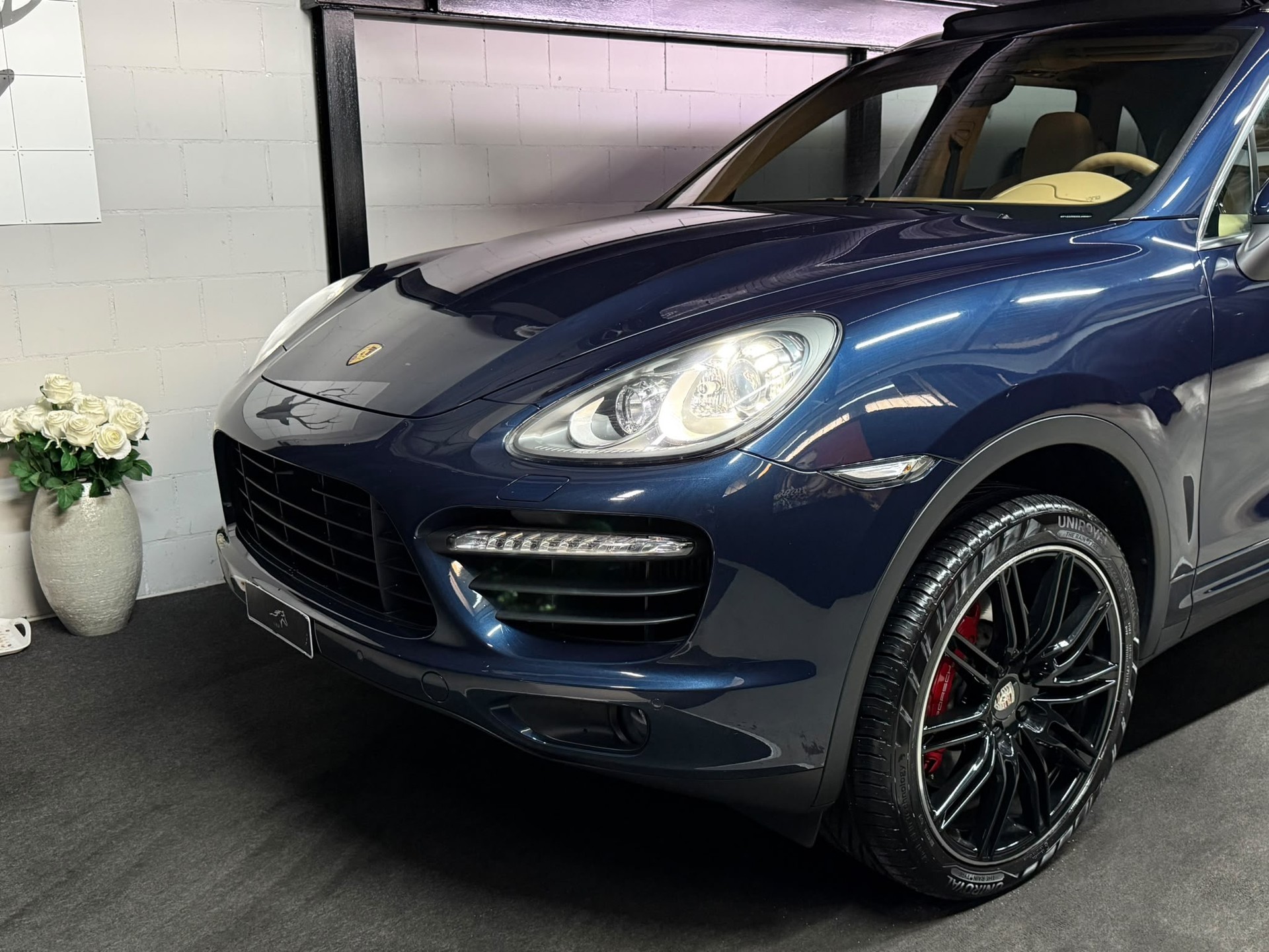 PORSCHE Cayenne Turbo-image-21