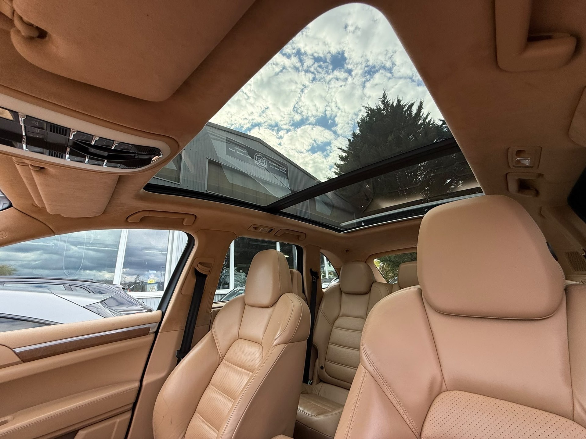 PORSCHE Cayenne Turbo-image-17