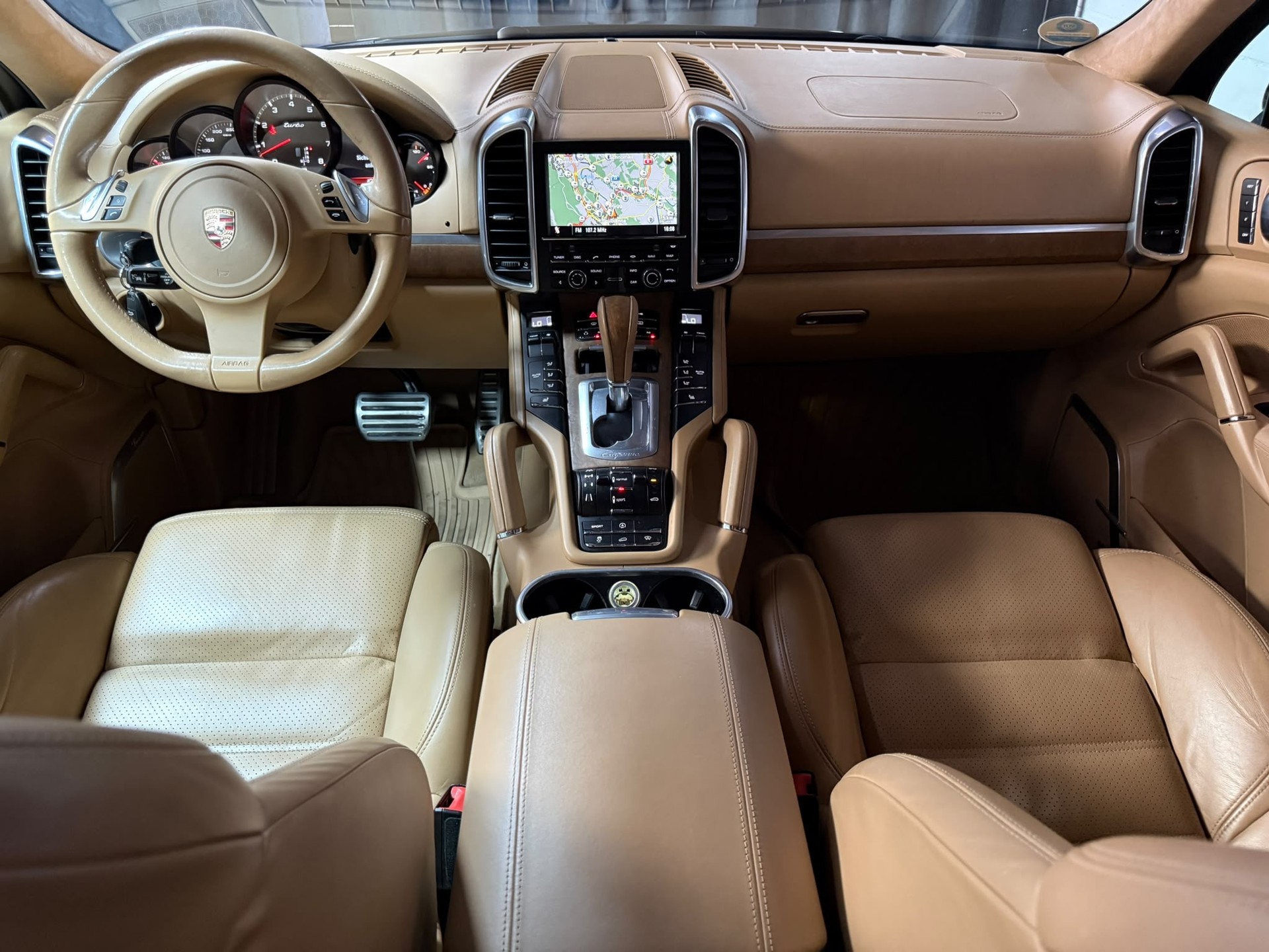 PORSCHE Cayenne Turbo-image-11