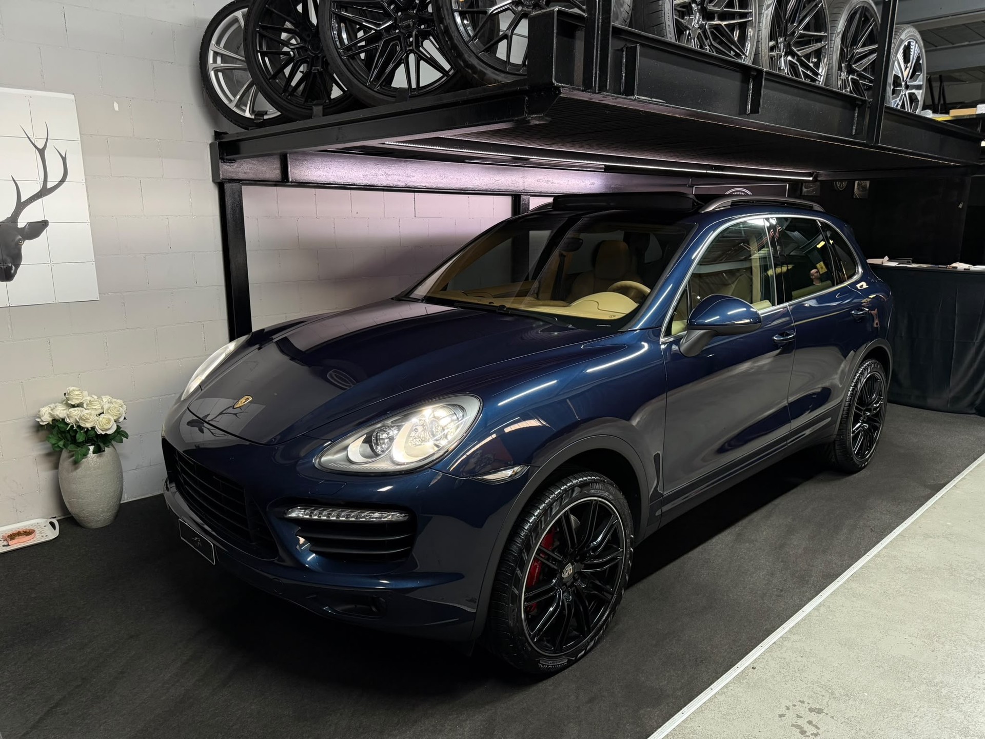 PORSCHE Cayenne Turbo-image-0