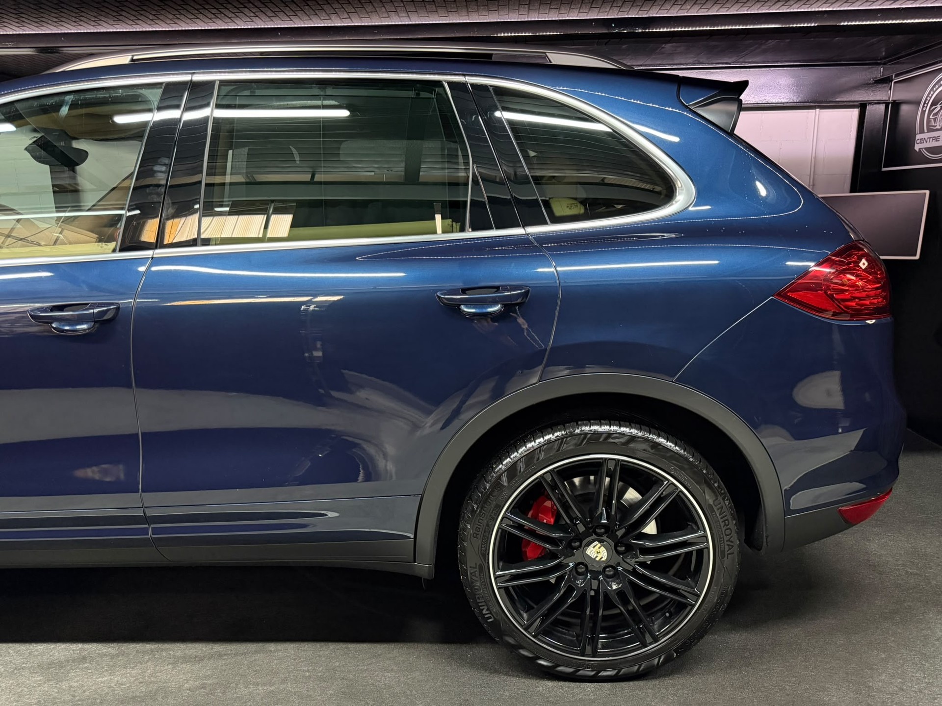 PORSCHE Cayenne Turbo-image-7