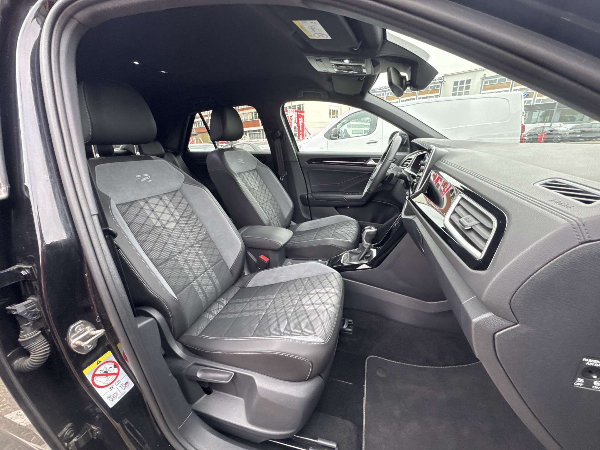 VW T-Roc 1.5 TSi EVO R-Line DSG-Automat-image-12