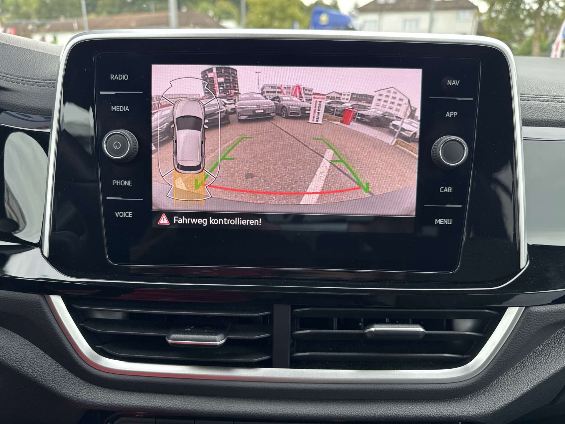 VW T-Roc 1.5 TSi EVO R-Line DSG-Automat-image-9