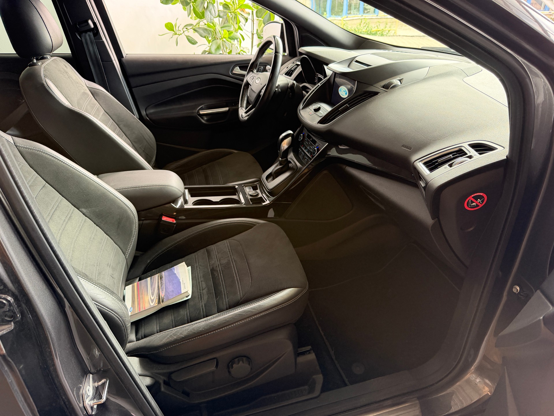 FORD Kuga 2.0 TDCi 180 ST-Line FPS-image-9