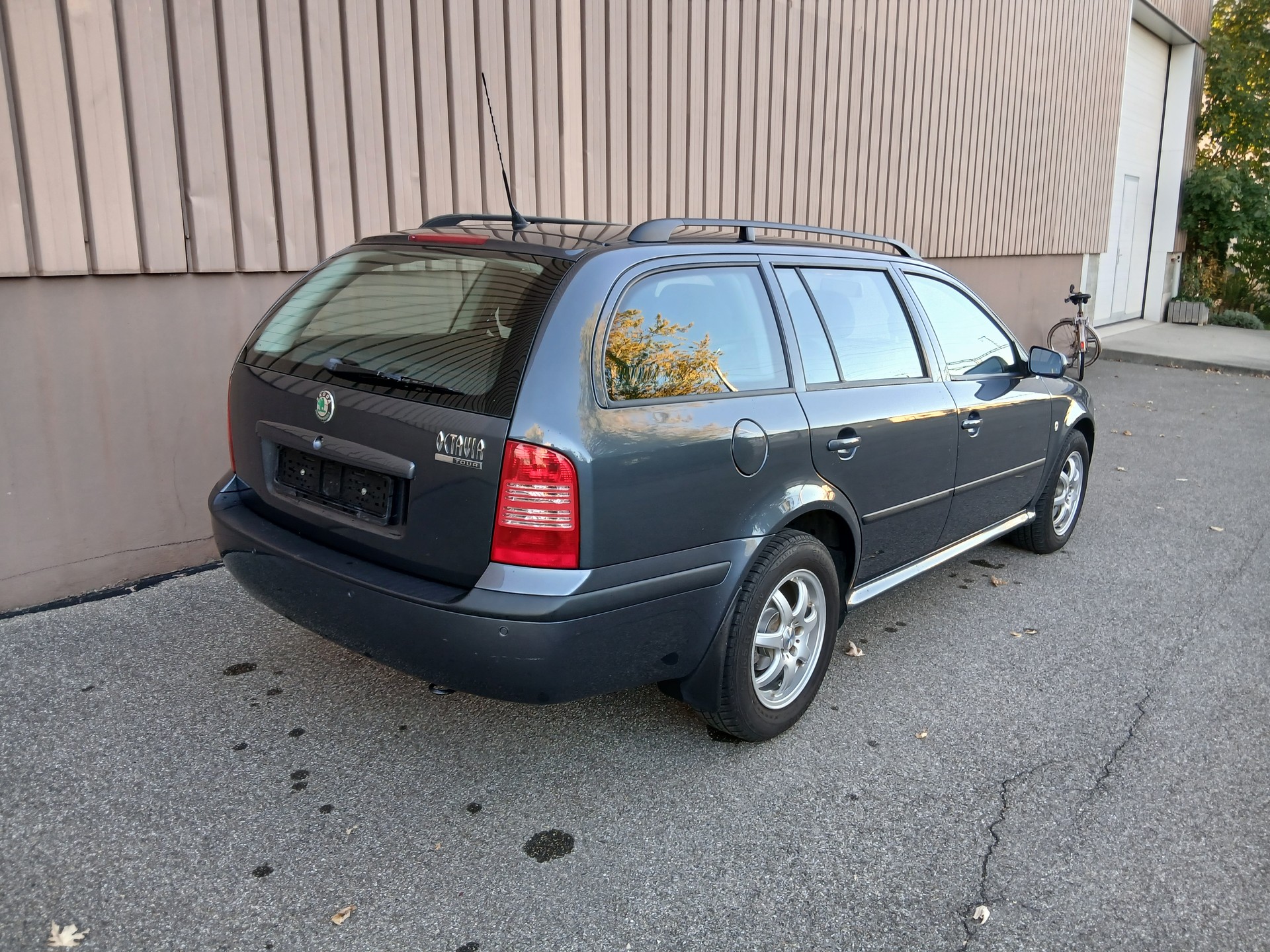 SKODA Octavia 1.8 Turbo Tour-image-2