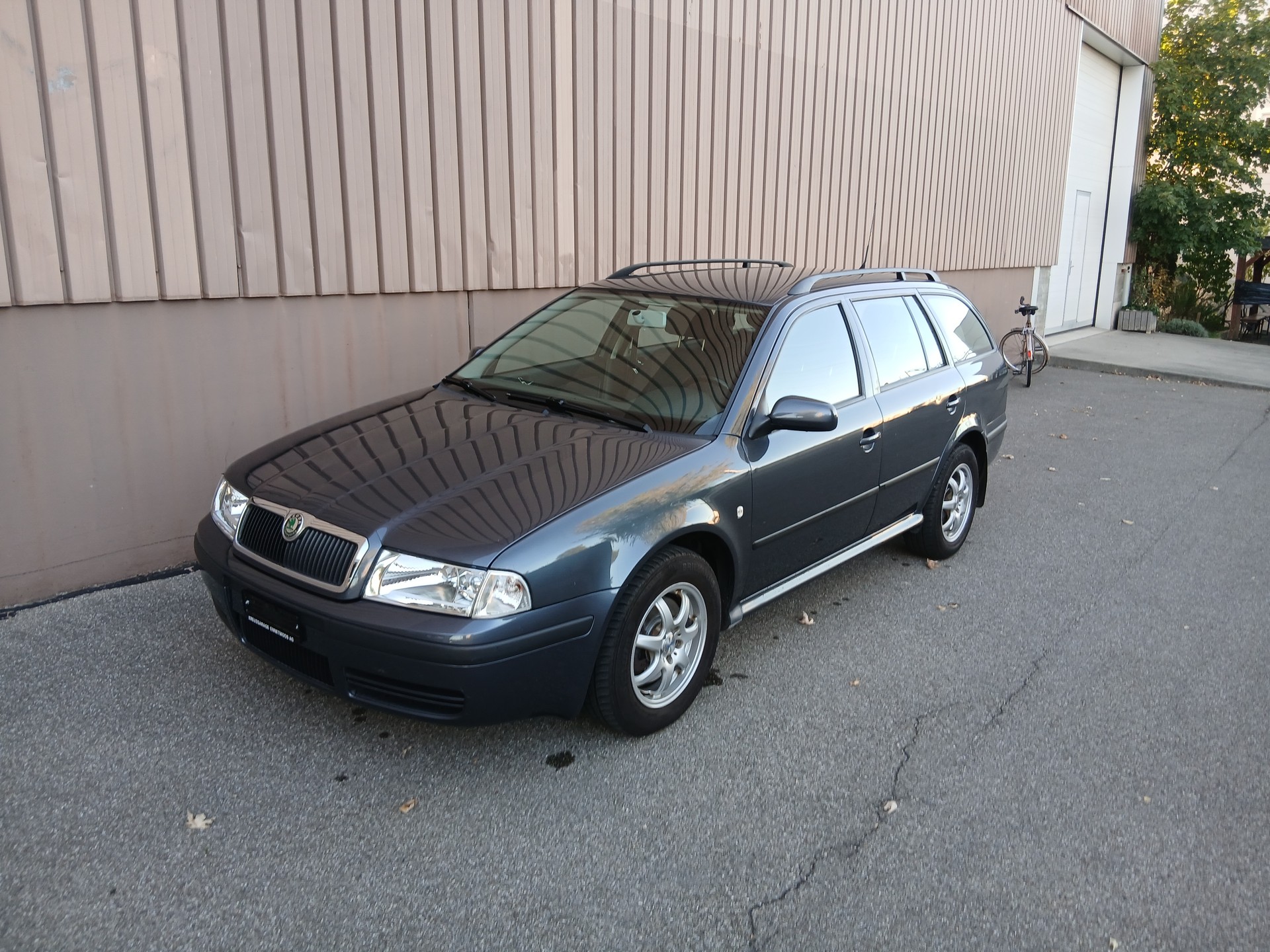 SKODA Octavia 1.8 Turbo Tour-image-5