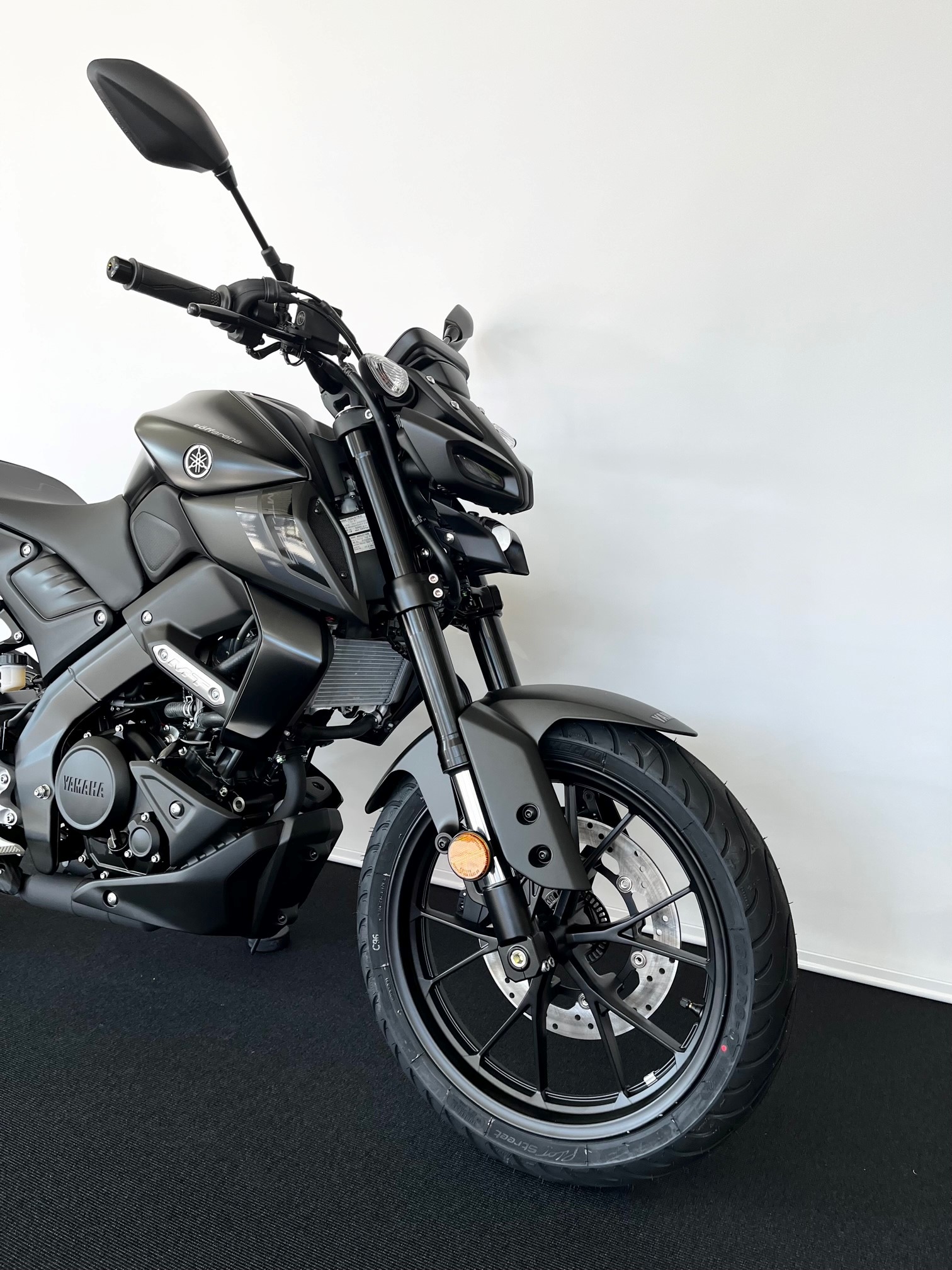 YAMAHA MT-125 ABS-showroom-element-2
