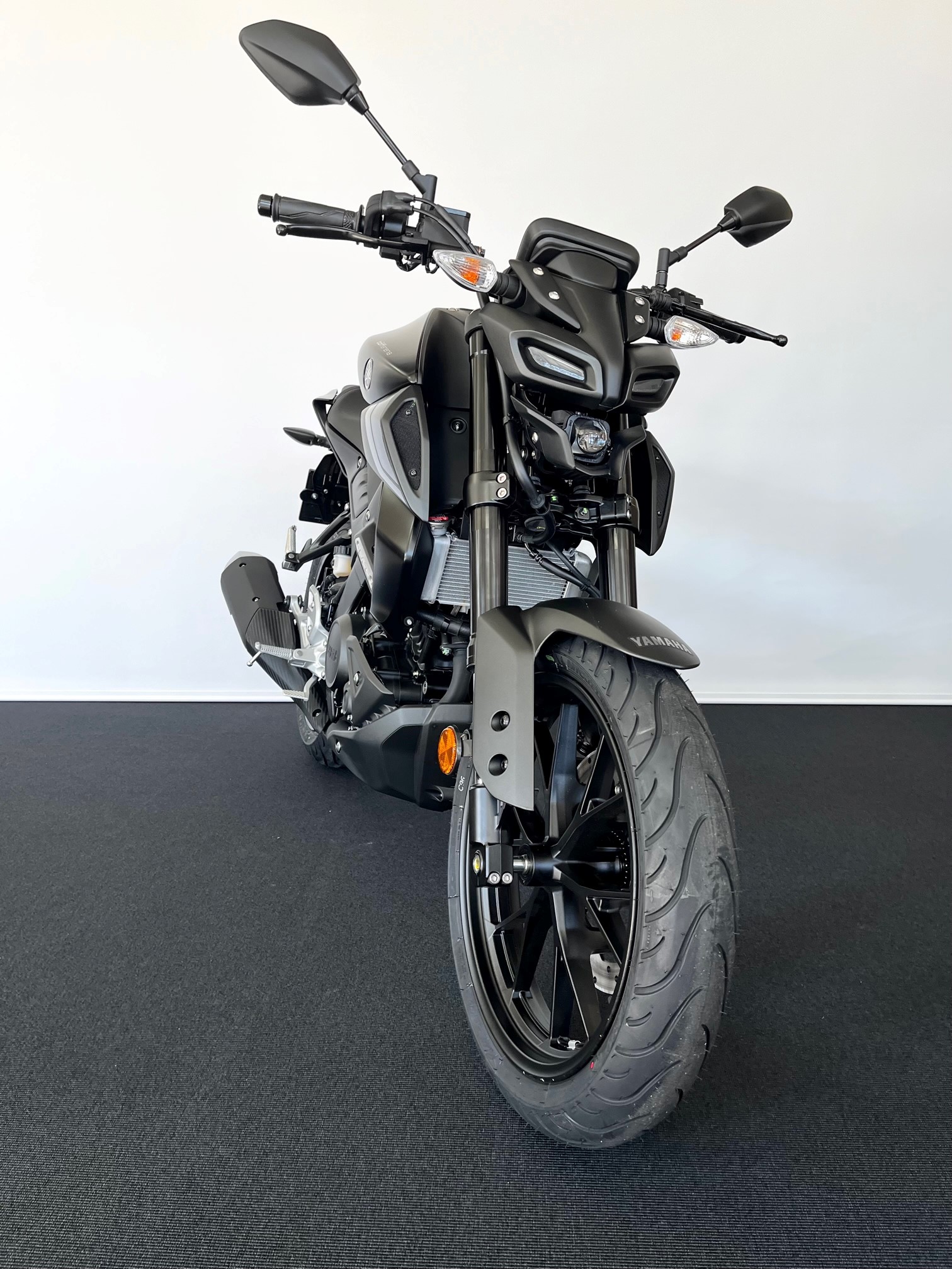 YAMAHA MT-125 ABS-showroom-element-3