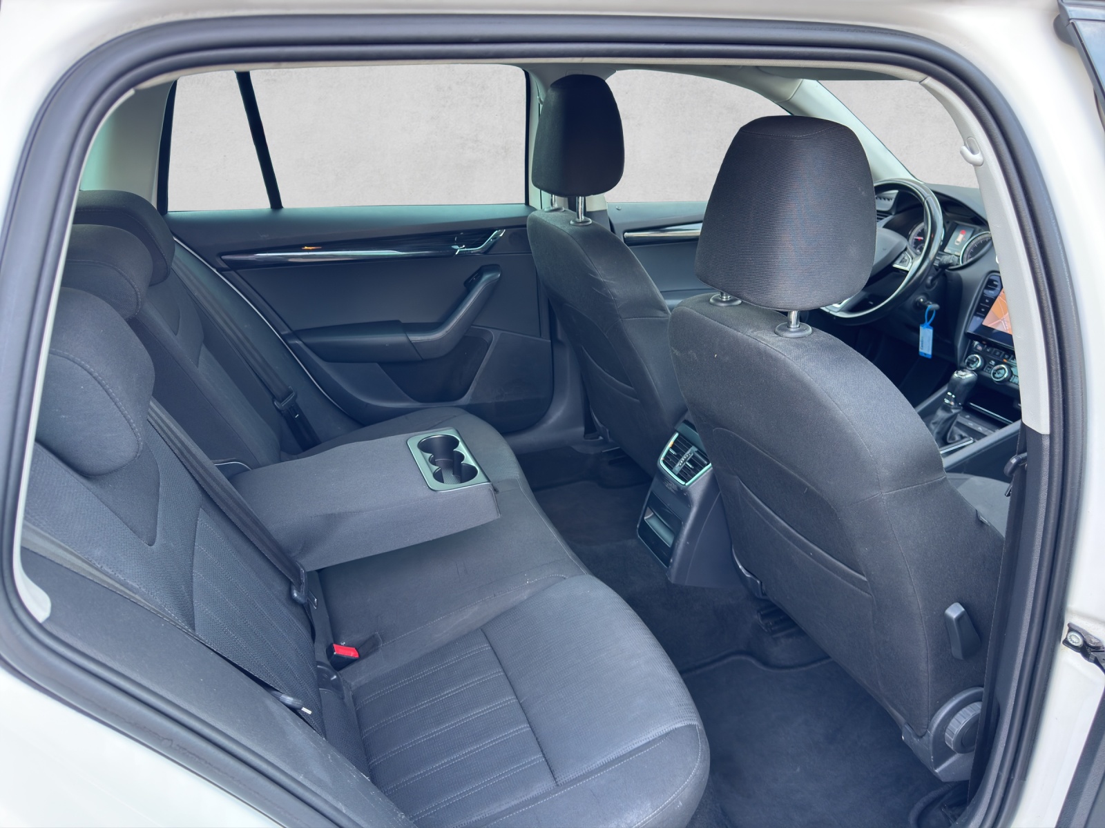 SKODA Octavia Combi 2.0 TDI Ambition 4x4-image-14