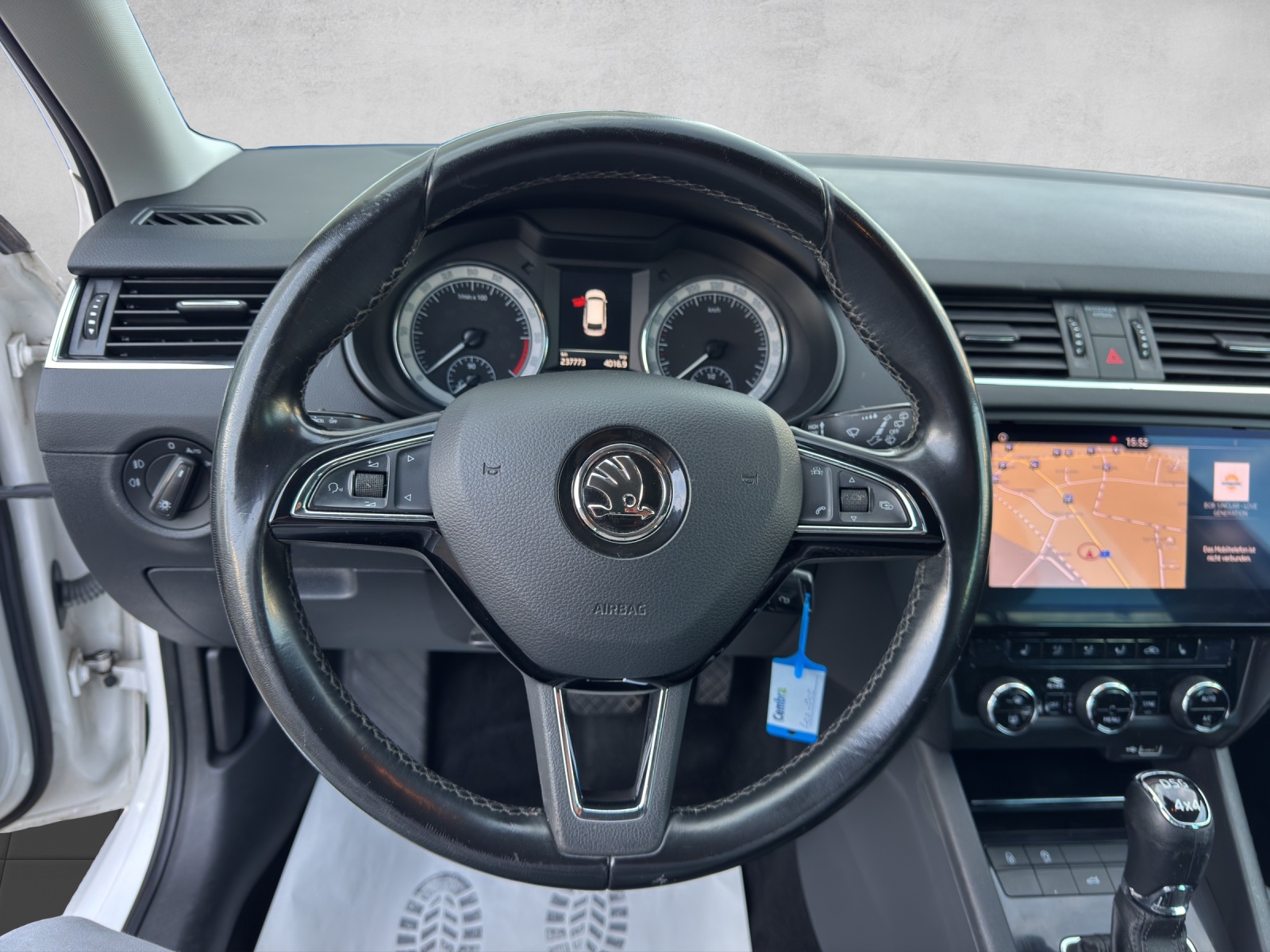 SKODA Octavia Combi 2.0 TDI Ambition 4x4-image-8