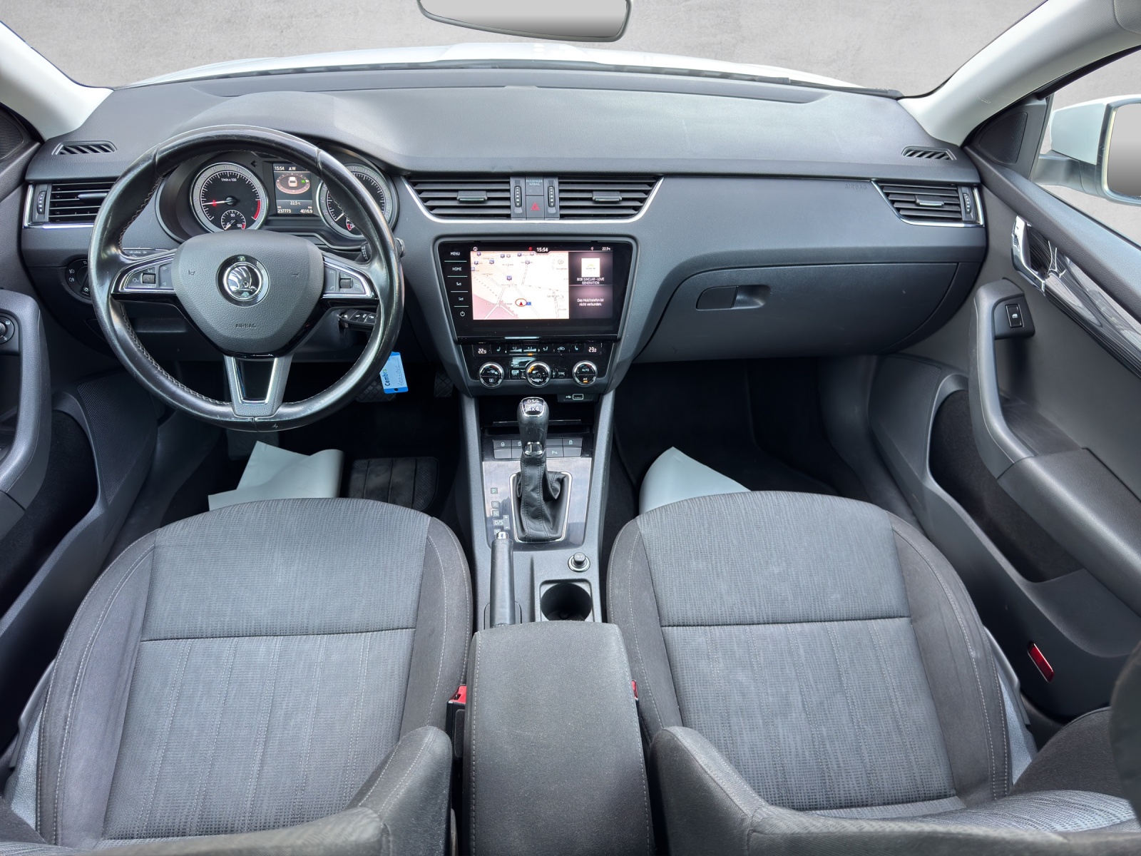 SKODA Octavia Combi 2.0 TDI Ambition 4x4-image-11