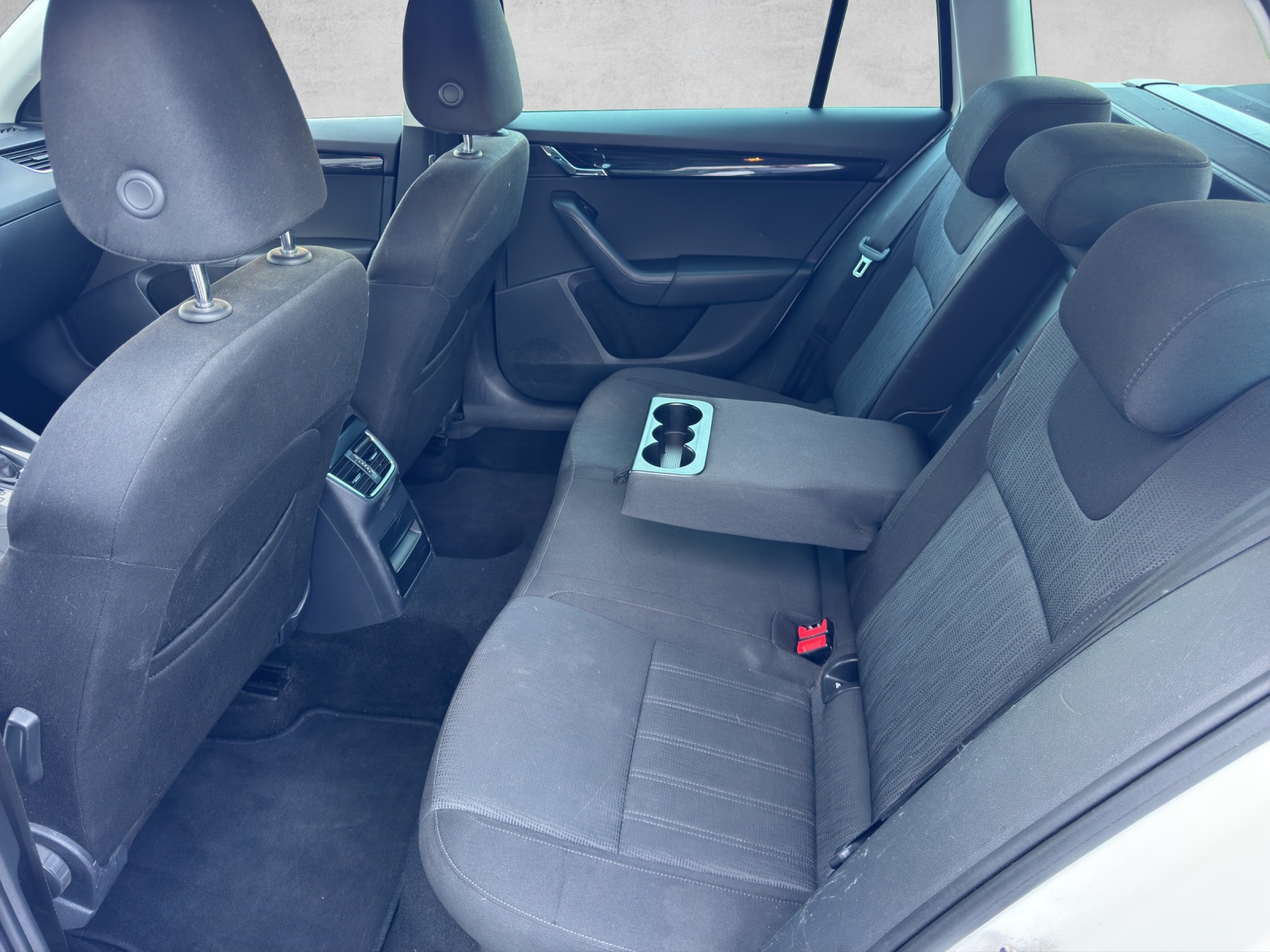 SKODA Octavia Combi 2.0 TDI Ambition 4x4-image-10