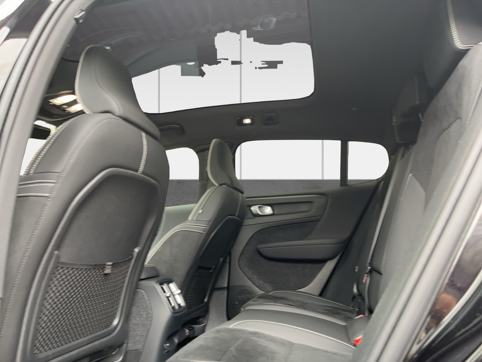 VOLVO XC40 Recharge P8 Twin AWD Pure Electric Ultimate-image-11