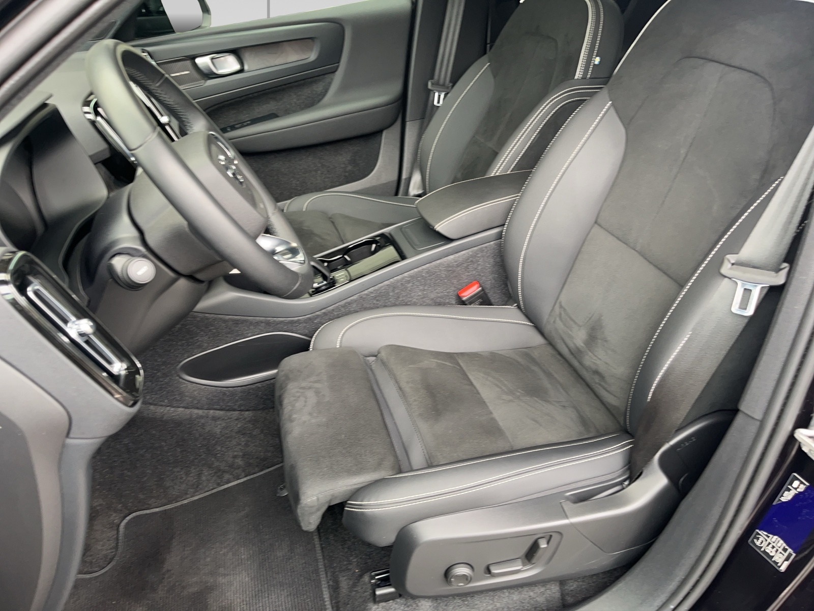 VOLVO XC40 Recharge P8 Twin AWD Pure Electric Ultimate-image-6