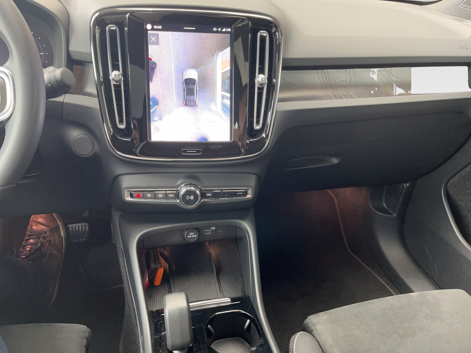 VOLVO XC40 Recharge P8 Twin AWD Pure Electric Ultimate-image-10