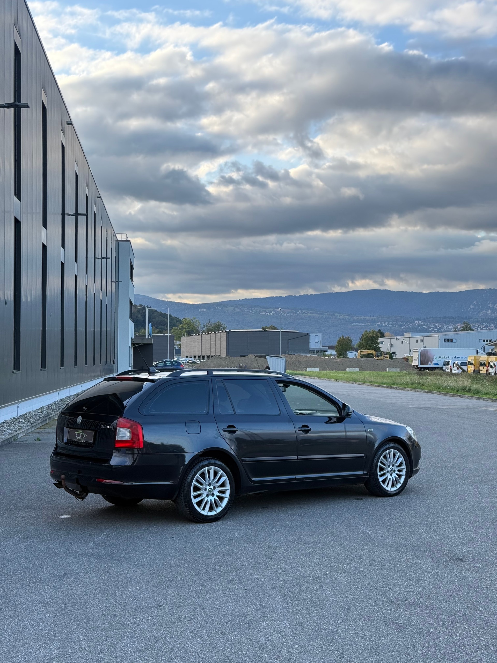 SKODA Octavia Combi 1.8 TSI Laurin & Klement 4x4-image-2