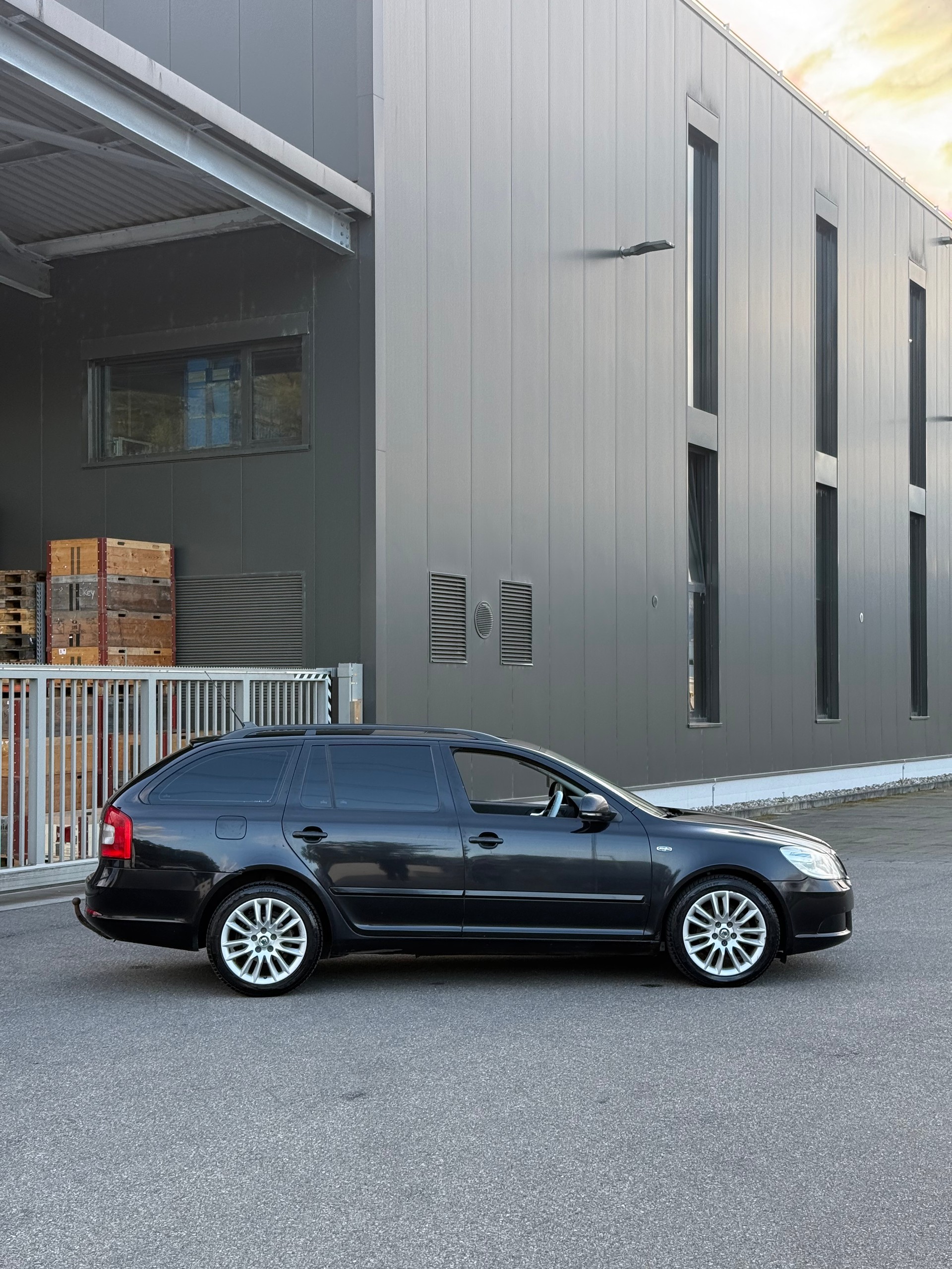 SKODA Octavia Combi 1.8 TSI Laurin & Klement 4x4-image-1