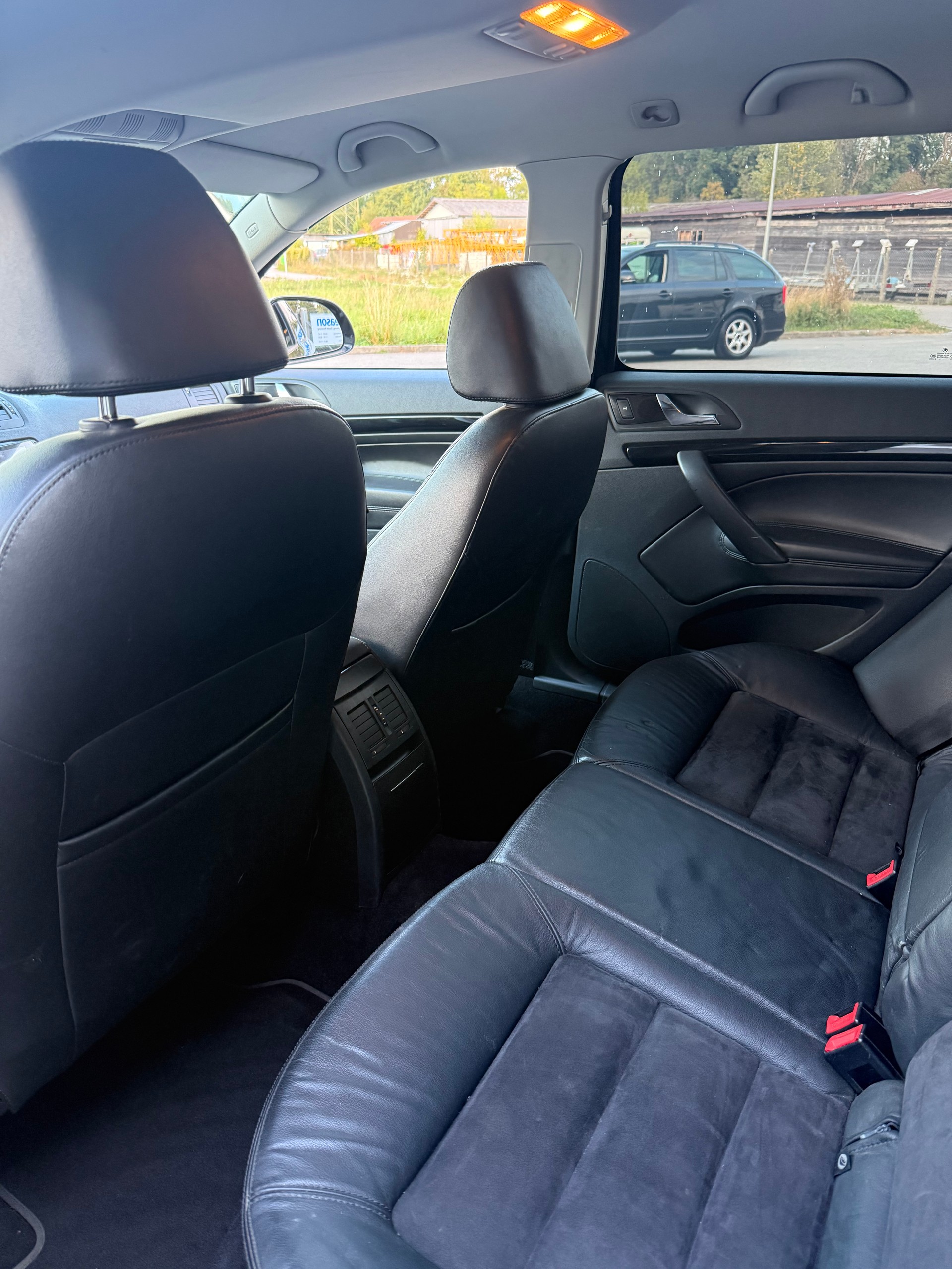 SKODA Octavia Combi 1.8 TSI Laurin & Klement 4x4-image-4